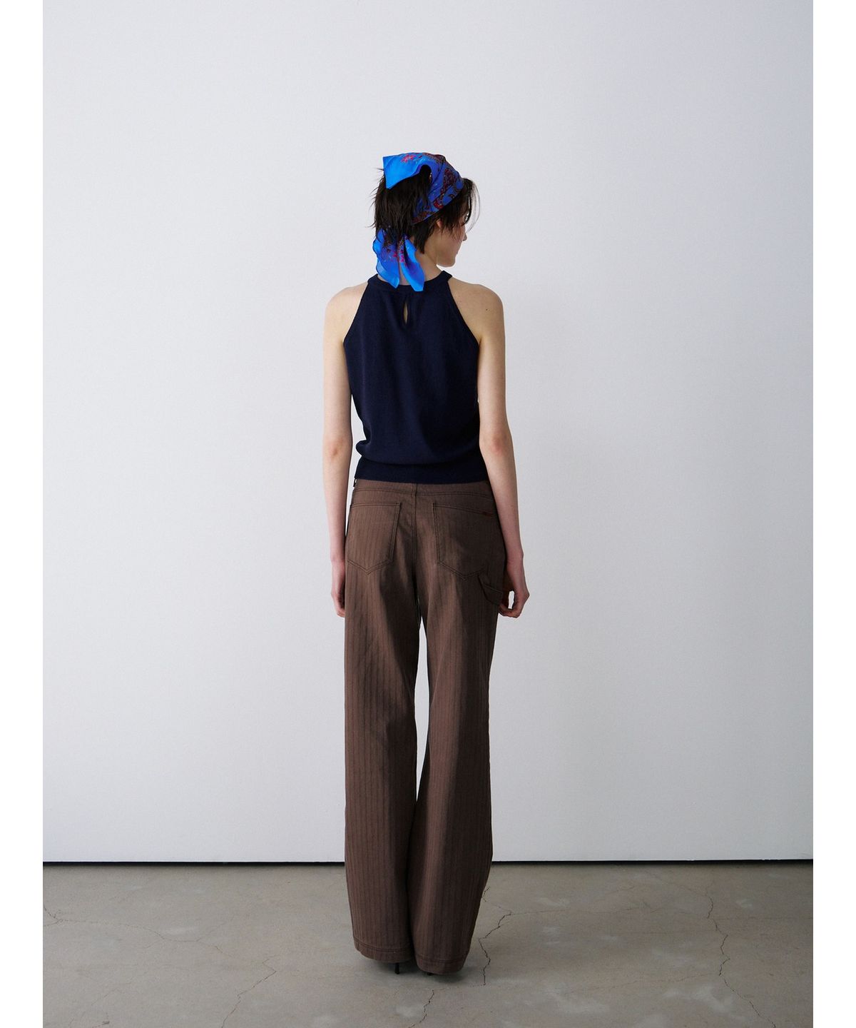 닌닛(NINNIT) [2nd] Open-back halter knit top (NAVY)
