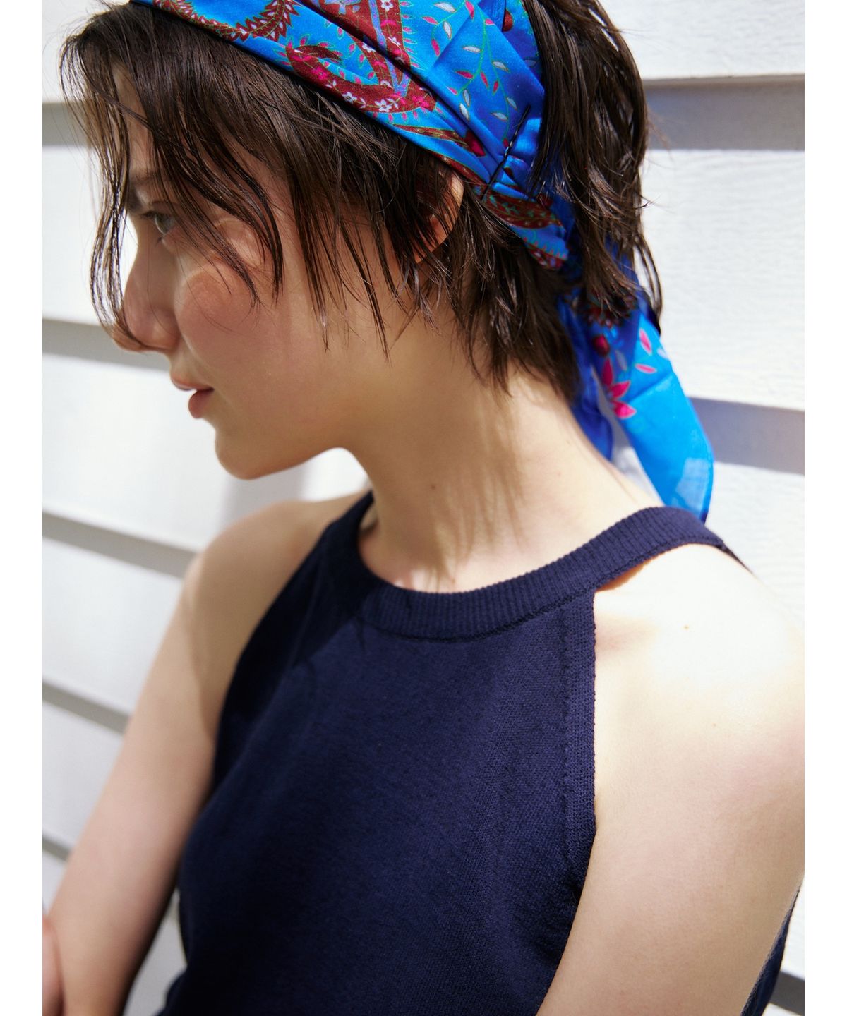 닌닛(NINNIT) [2nd] Open-back halter knit top (NAVY)