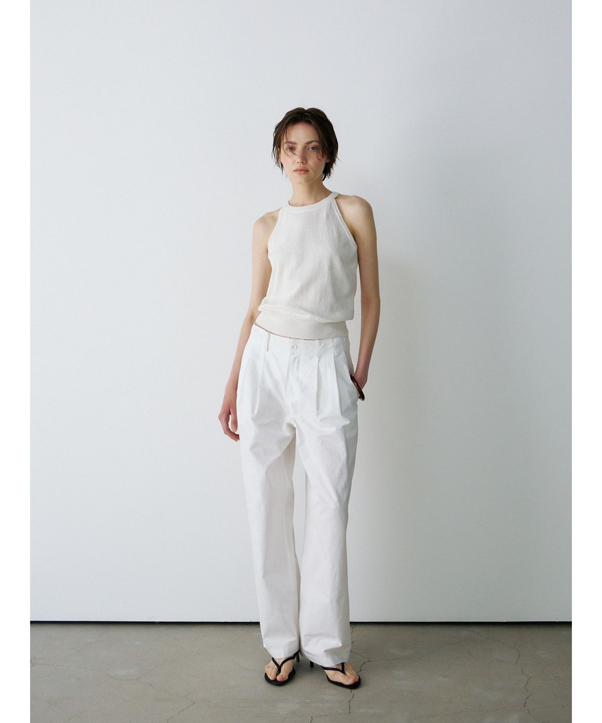 닌닛(NINNIT) [2nd] Open-back halter knit top (IVORY)