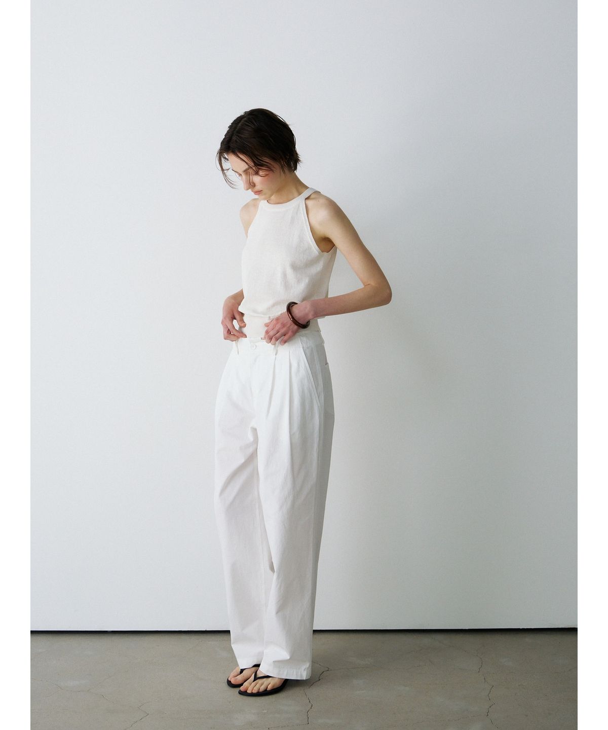 닌닛(NINNIT) [2nd] Open-back halter knit top (IVORY)