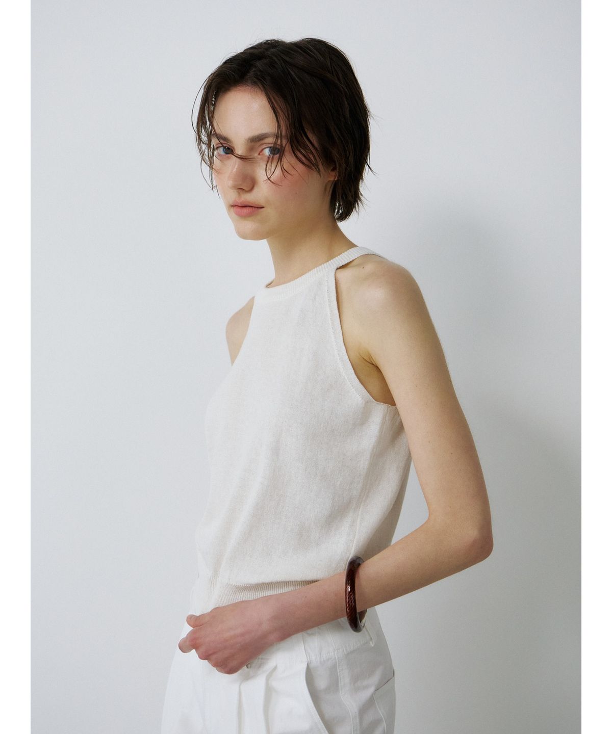 닌닛(NINNIT) [2nd] Open-back halter knit top (IVORY)