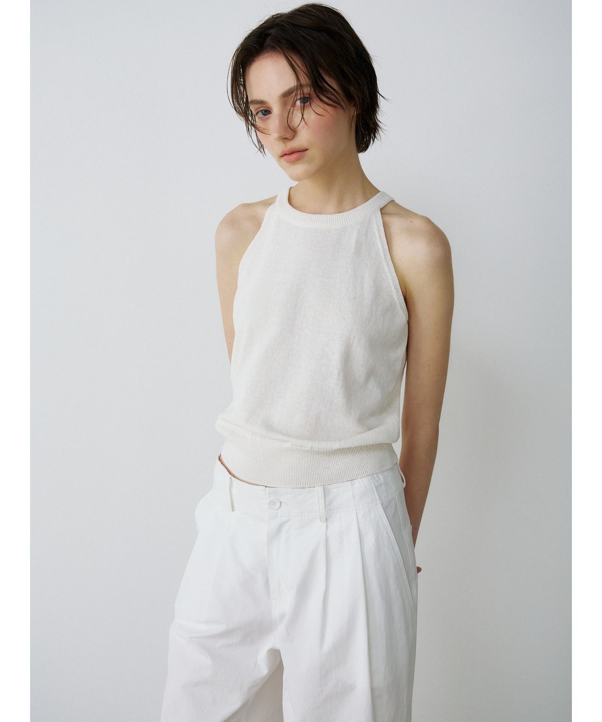 닌닛(NINNIT) [2nd] Open-back halter knit top (IVORY)