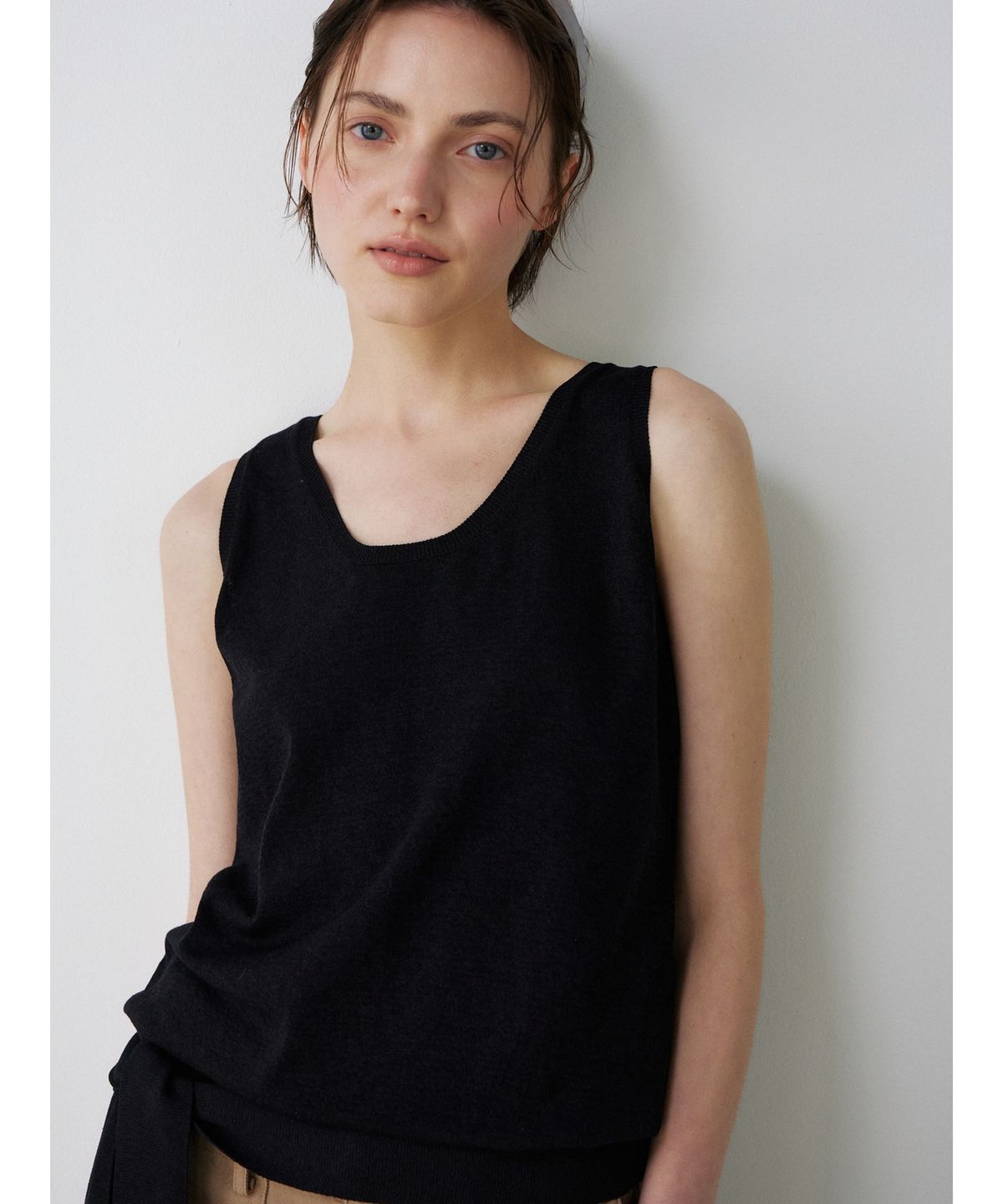 닌닛(NINNIT) Tie sleeveless knit top (BLACK)
