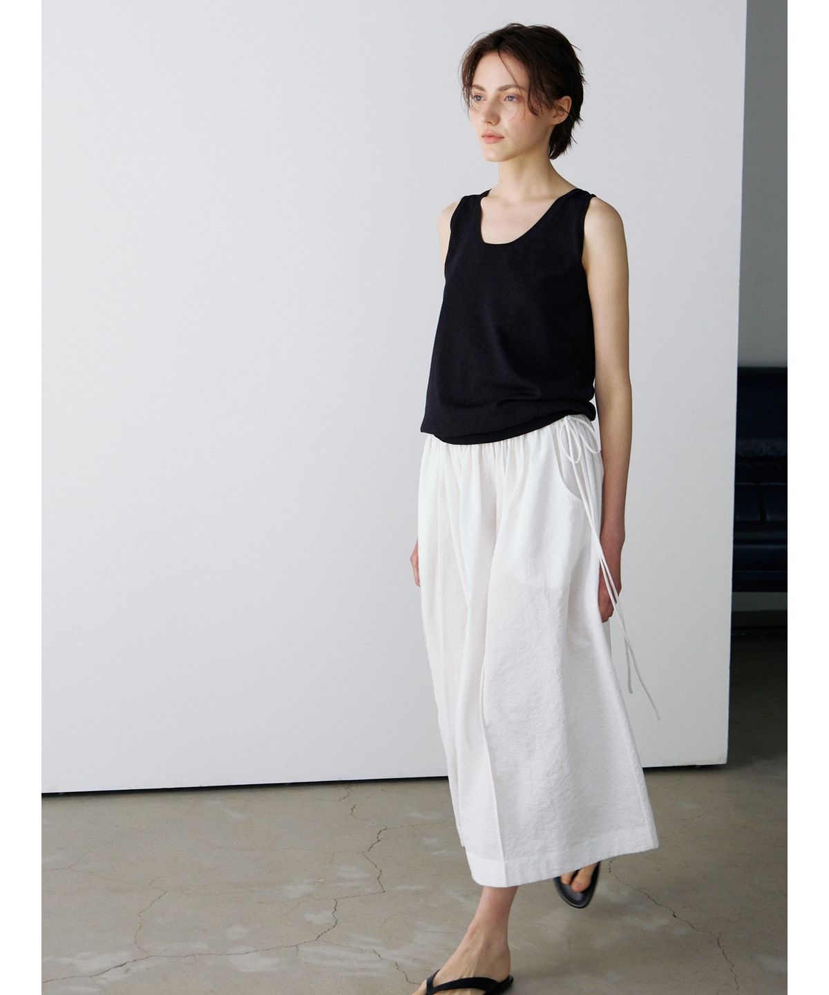 닌닛(NINNIT) Tie sleeveless knit top (BLACK)