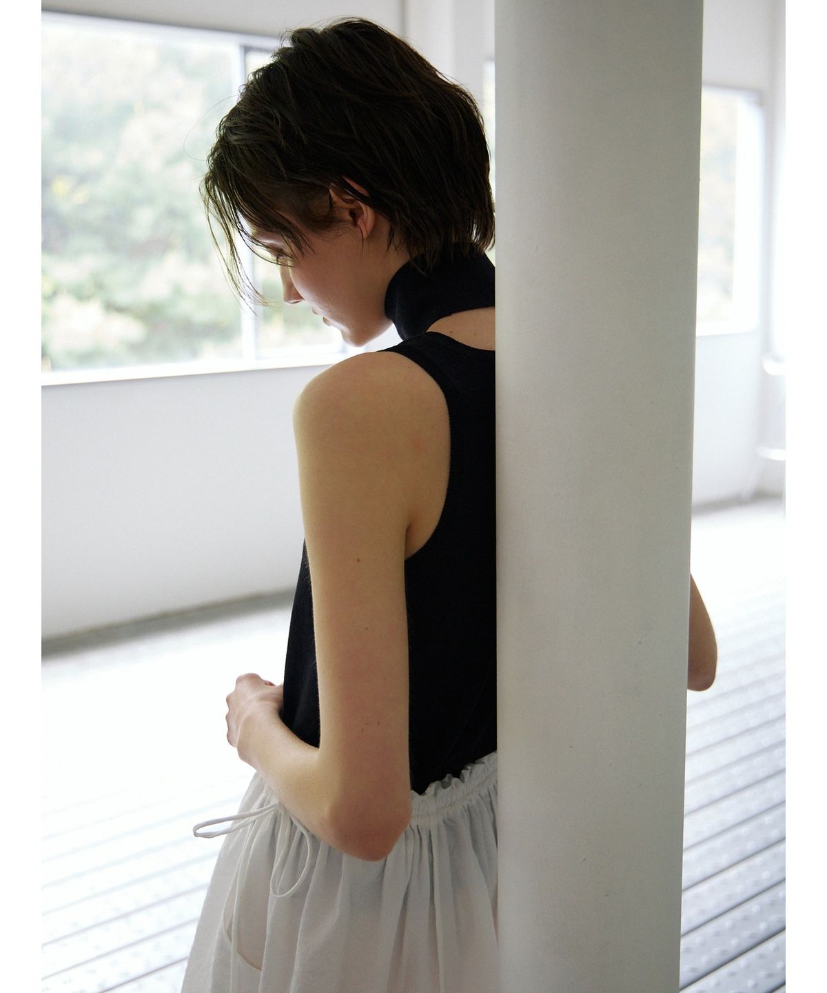 닌닛(NINNIT) Tie sleeveless knit top (BLACK)