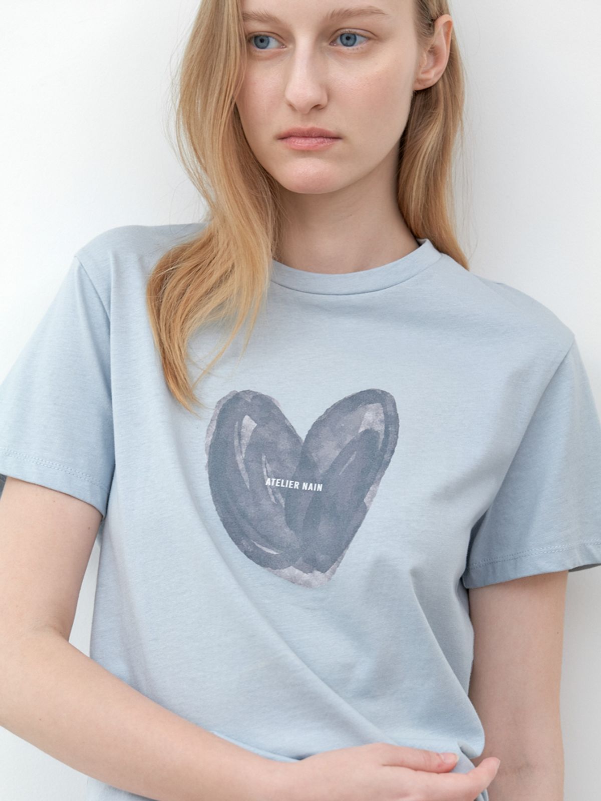 아틀리에 나인(ATELIER NAIN) LOGO HEART STANDARD FIT TEE (T-7222)