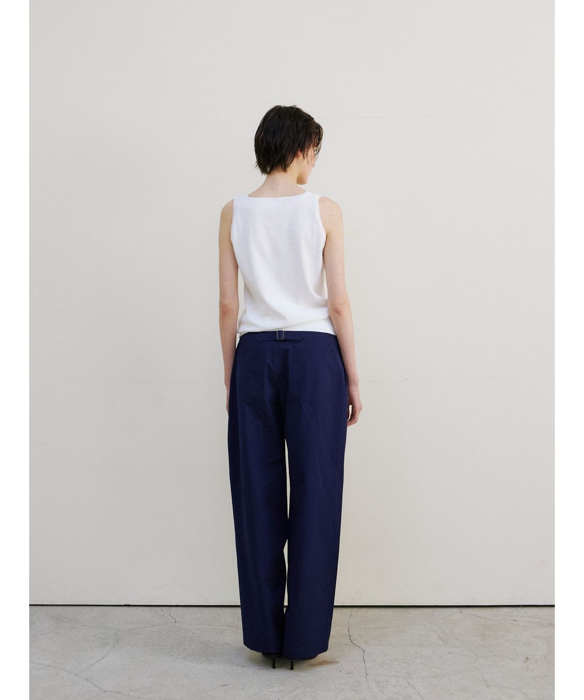 닌닛(NINNIT) Tie sleeveless knit top (WHITE)