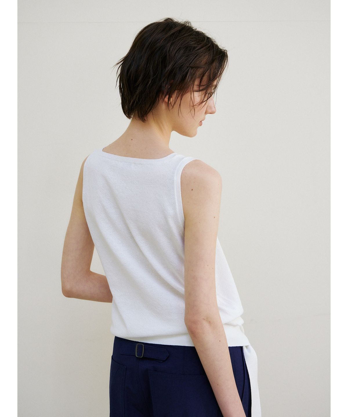 닌닛(NINNIT) Tie sleeveless knit top (WHITE)