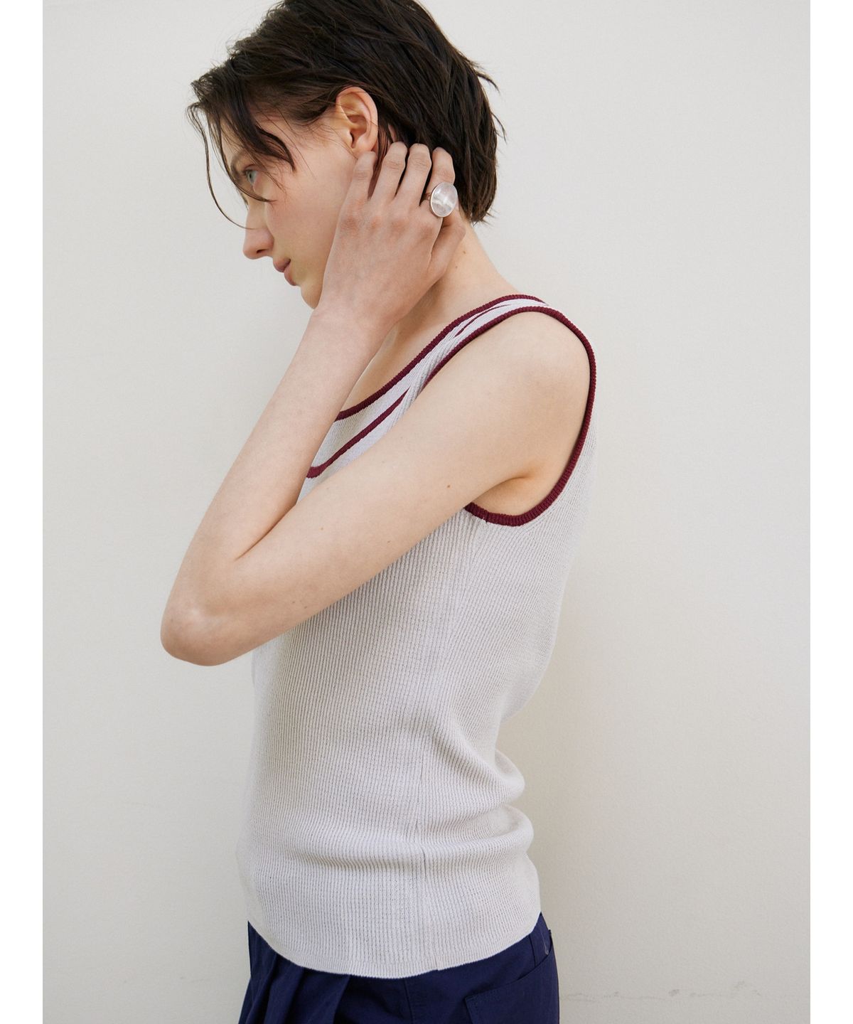 닌닛(NINNIT) Trimming sleeveless knit top (GREY)