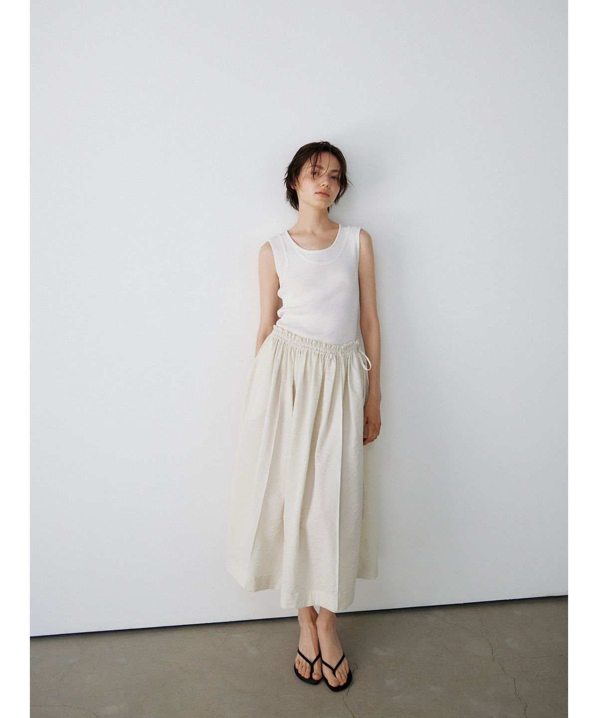 닌닛(NINNIT) Trimming sleeveless knit top (IVORY)
