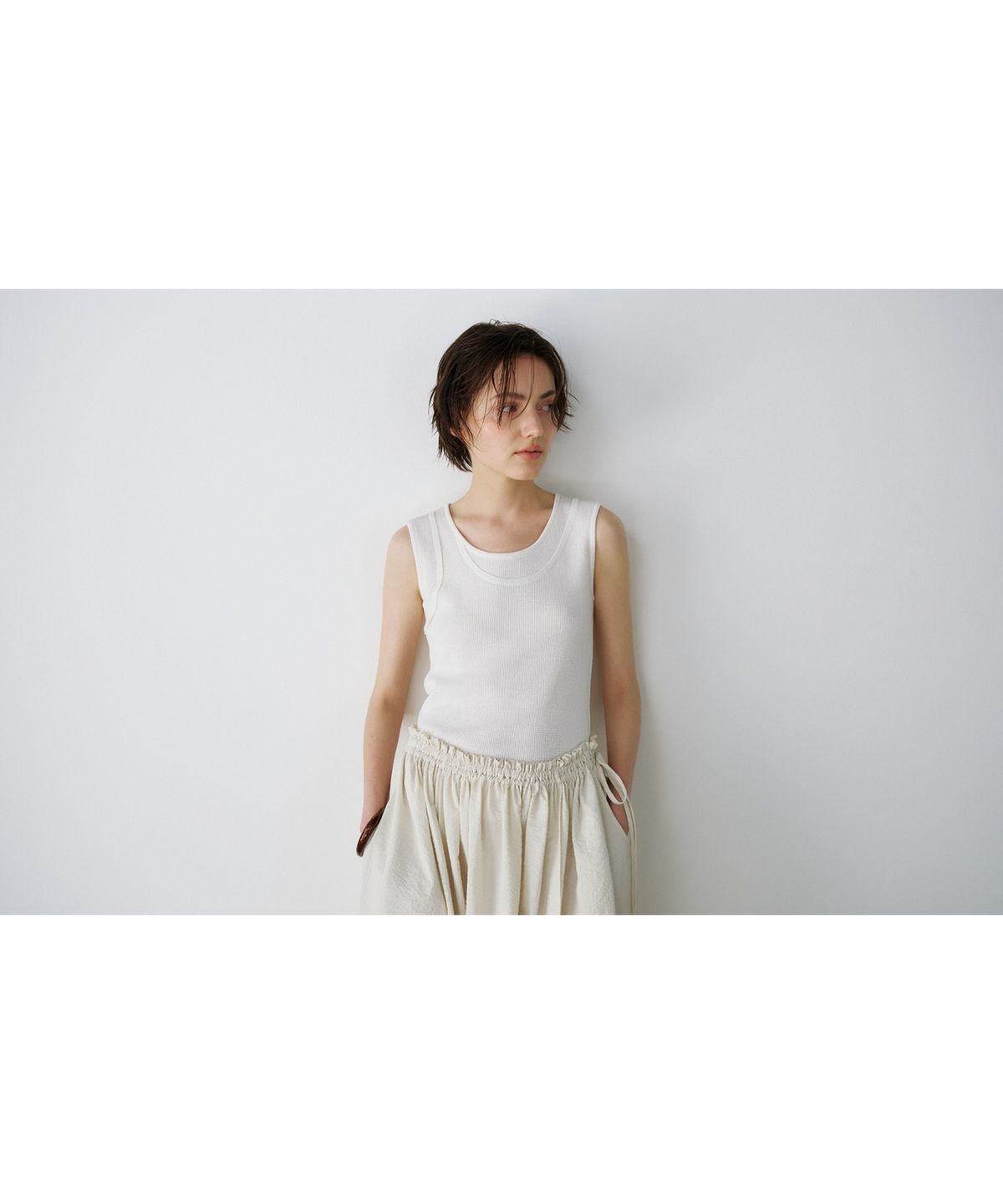 닌닛(NINNIT) Trimming sleeveless knit top (IVORY)