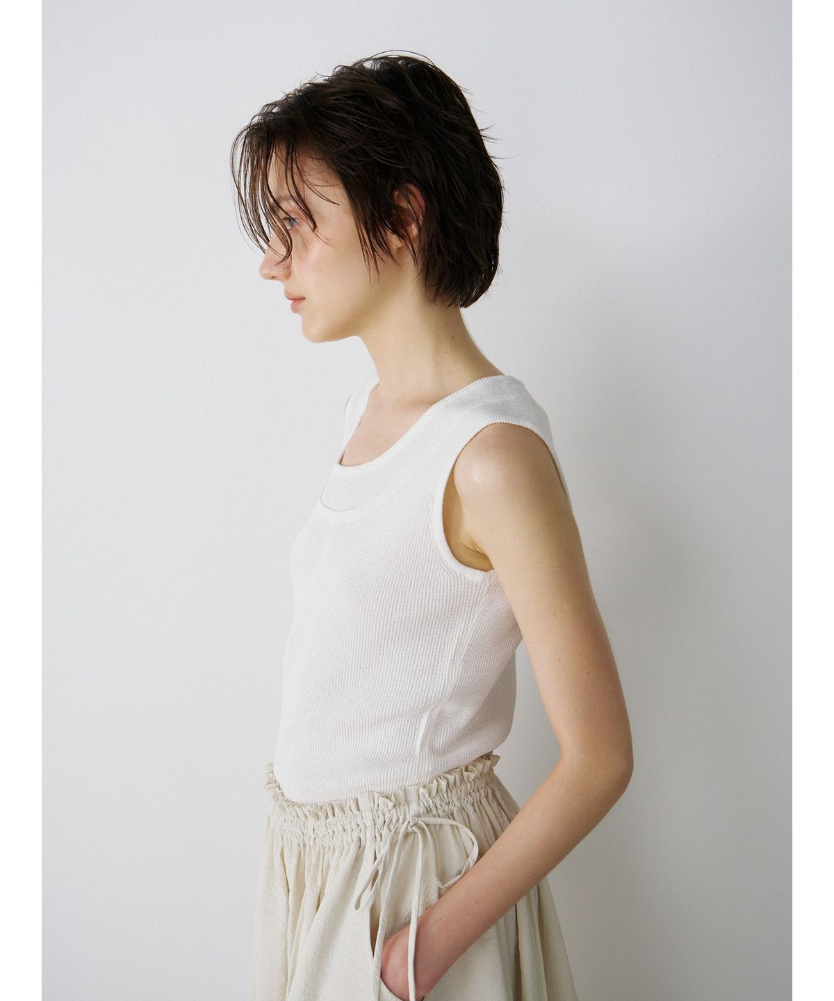 닌닛(NINNIT) Trimming sleeveless knit top (IVORY)