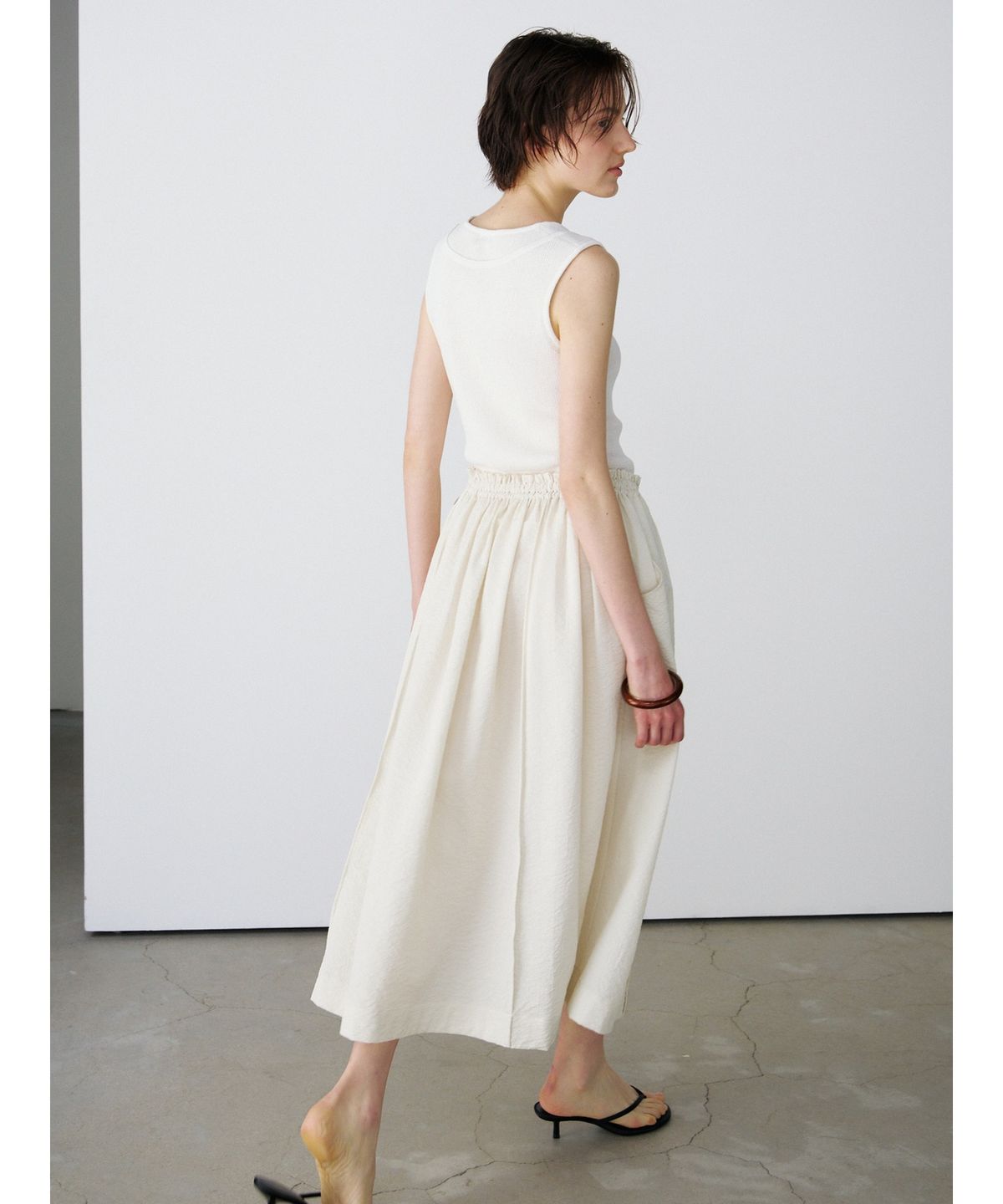 닌닛(NINNIT) Trimming sleeveless knit top (IVORY)