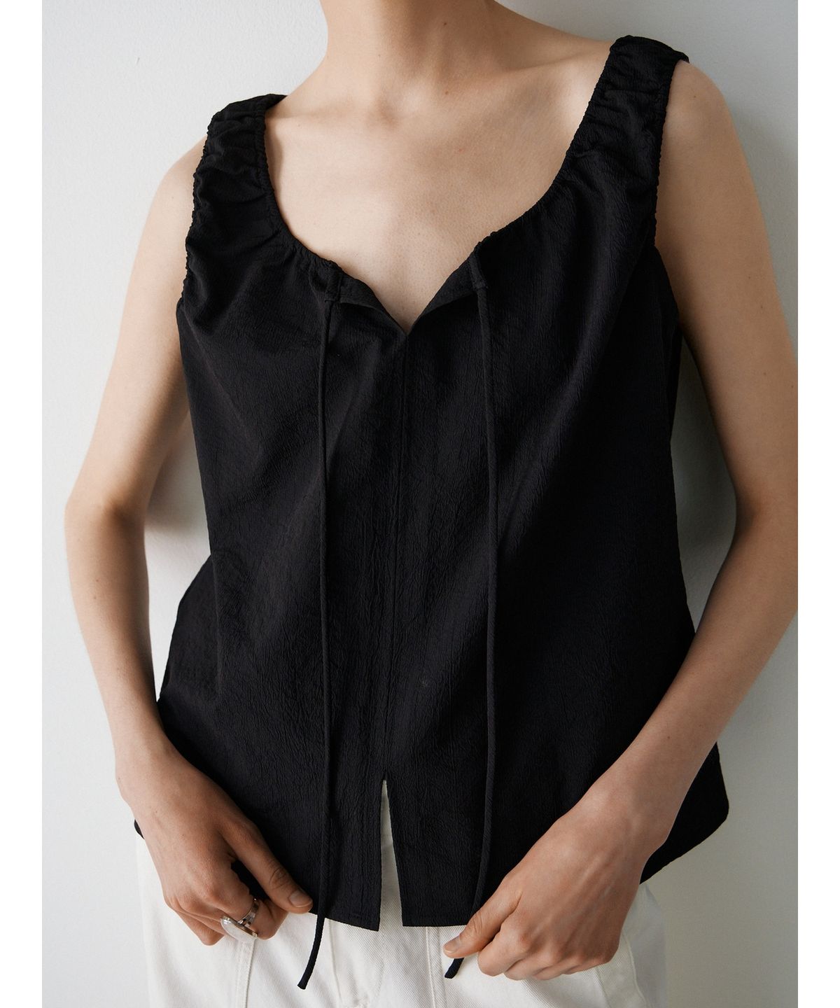 닌닛(NINNIT) Breeze tie blouse (BLACK)