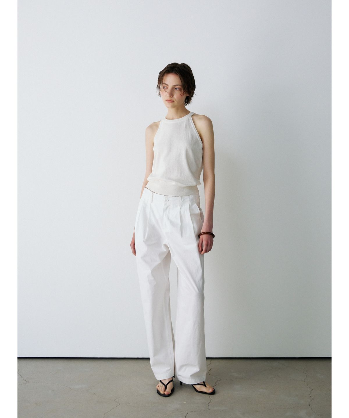 닌닛(NINNIT) Two-tuck curved pants (WHITE)