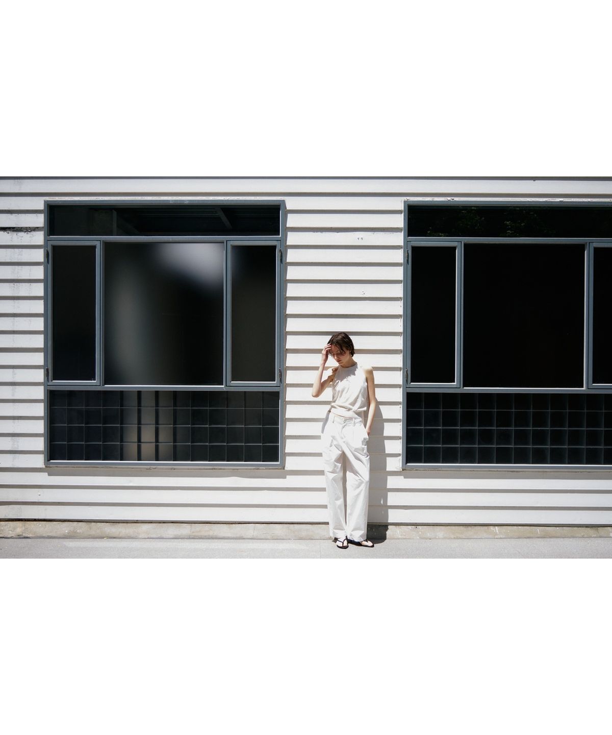닌닛(NINNIT) Two-tuck curved pants (WHITE)