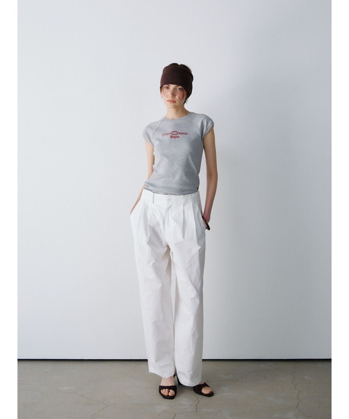 닌닛(NINNIT) Two-tuck curved pants (WHITE)