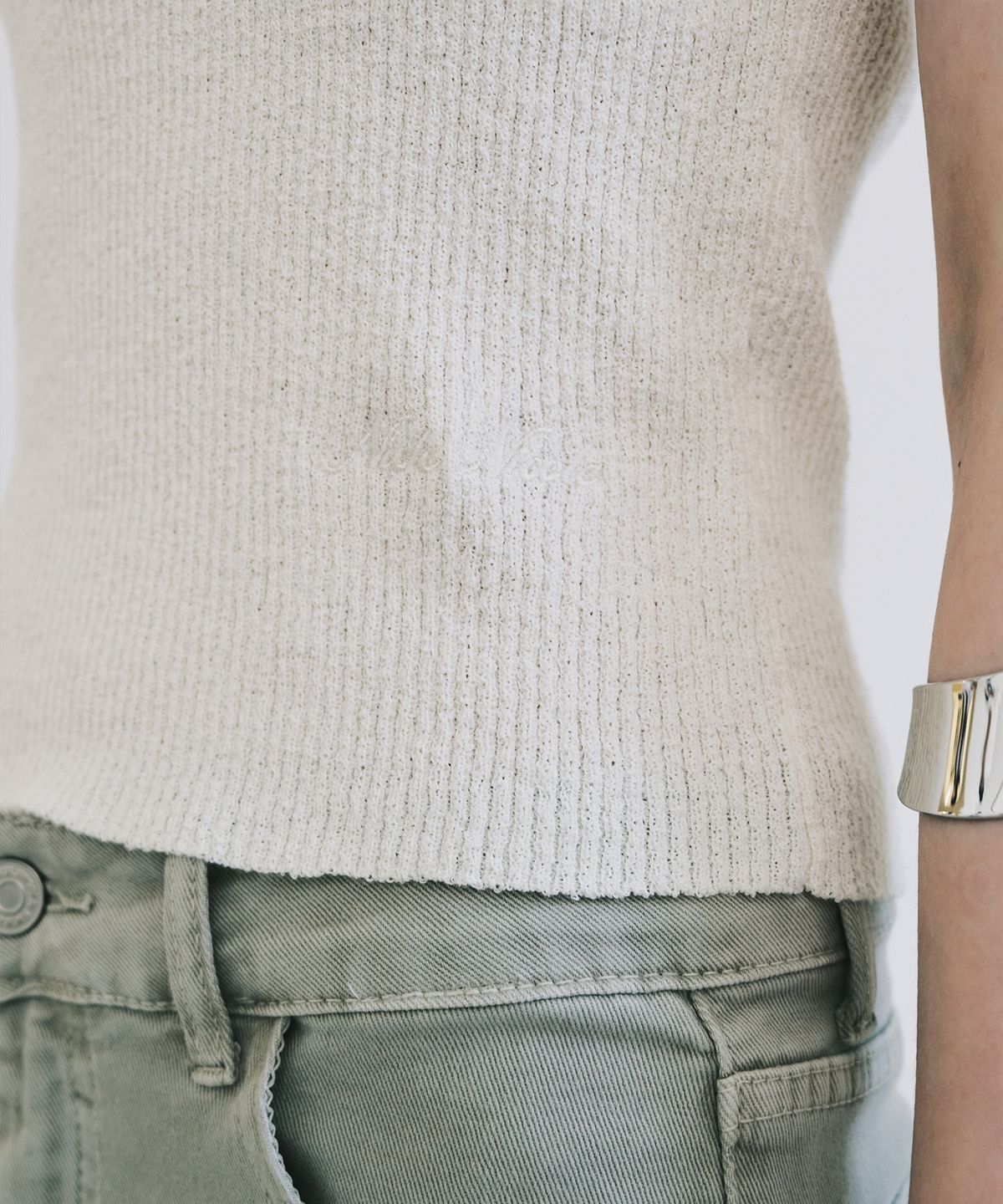 닉앤니콜(NICK&NICOLE) BOUCLE U-NECK SLEEVELESS_CREAM