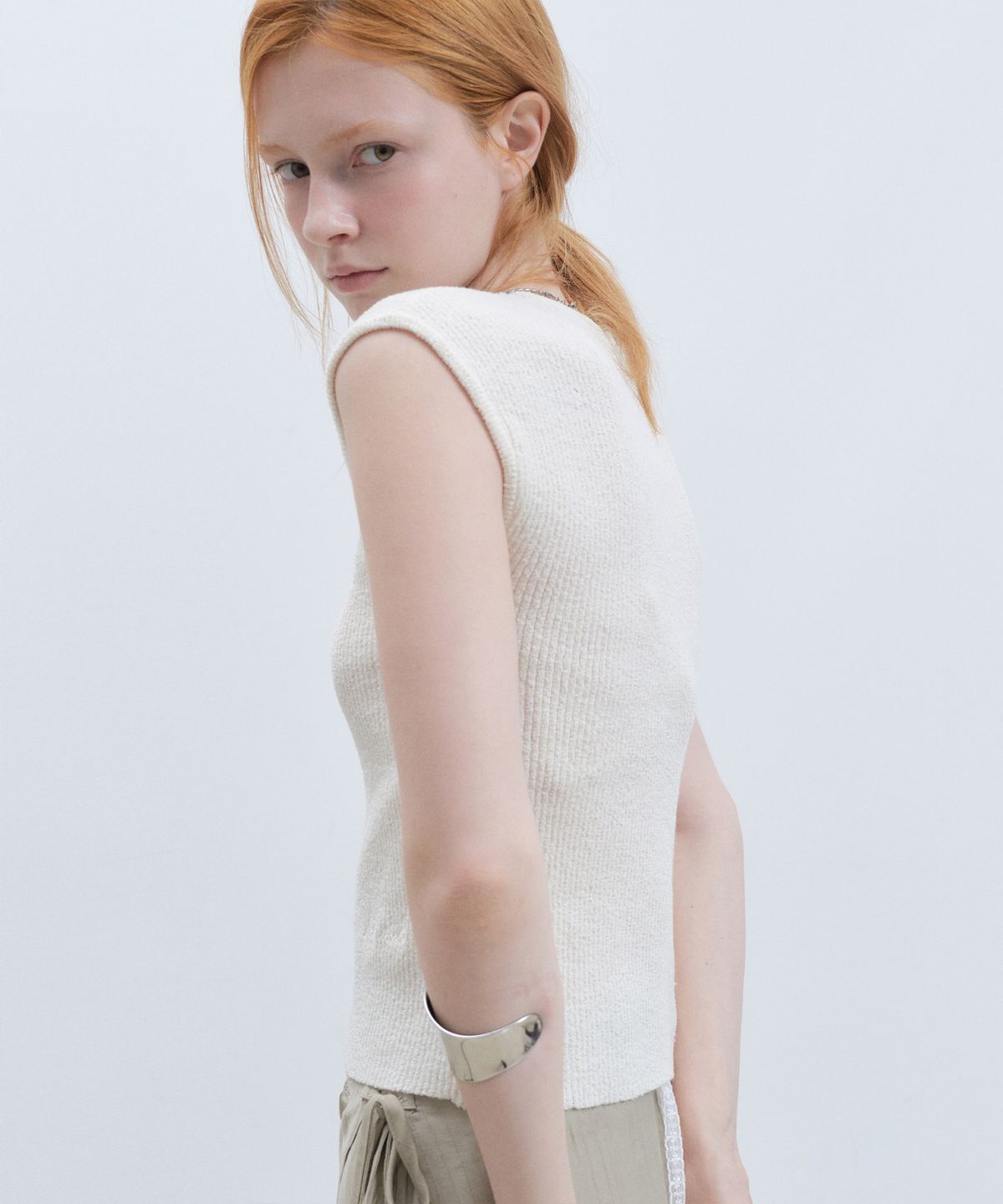 닉앤니콜(NICK&NICOLE) BOUCLE U-NECK SLEEVELESS_CREAM