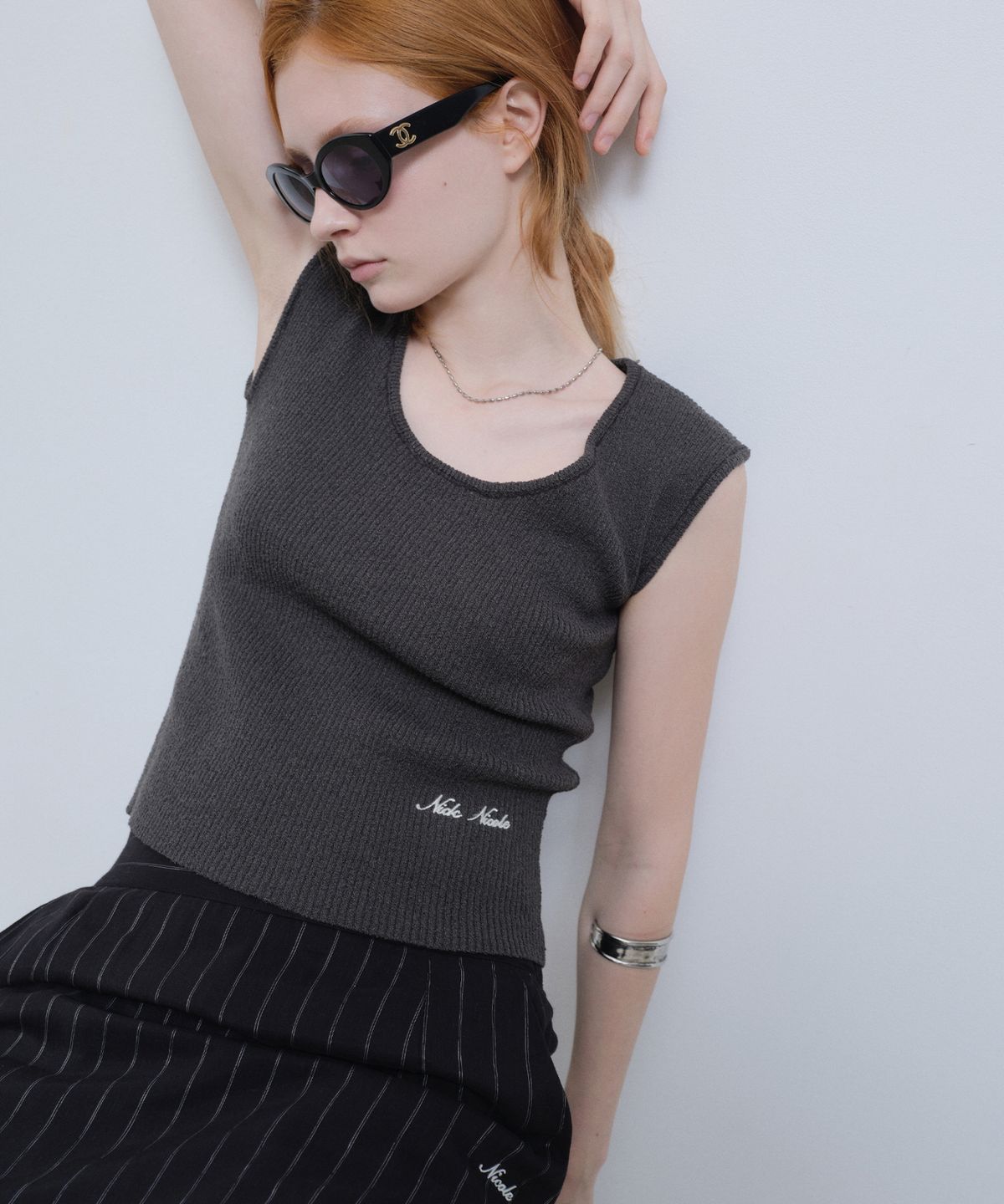 닉앤니콜(NICK&NICOLE) BOUCLE U-NECK SLEEVELESS_KHAKI