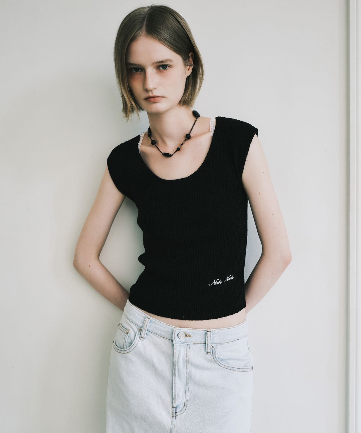 닉앤니콜(NICK&NICOLE) BOUCLE U-NECK SLEEVELESS_BLACK