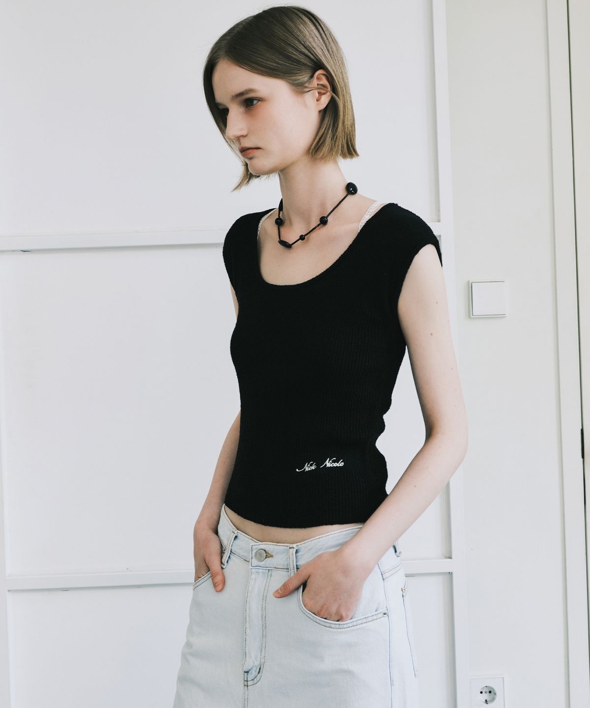 닉앤니콜(NICK&NICOLE) BOUCLE U-NECK SLEEVELESS_BLACK