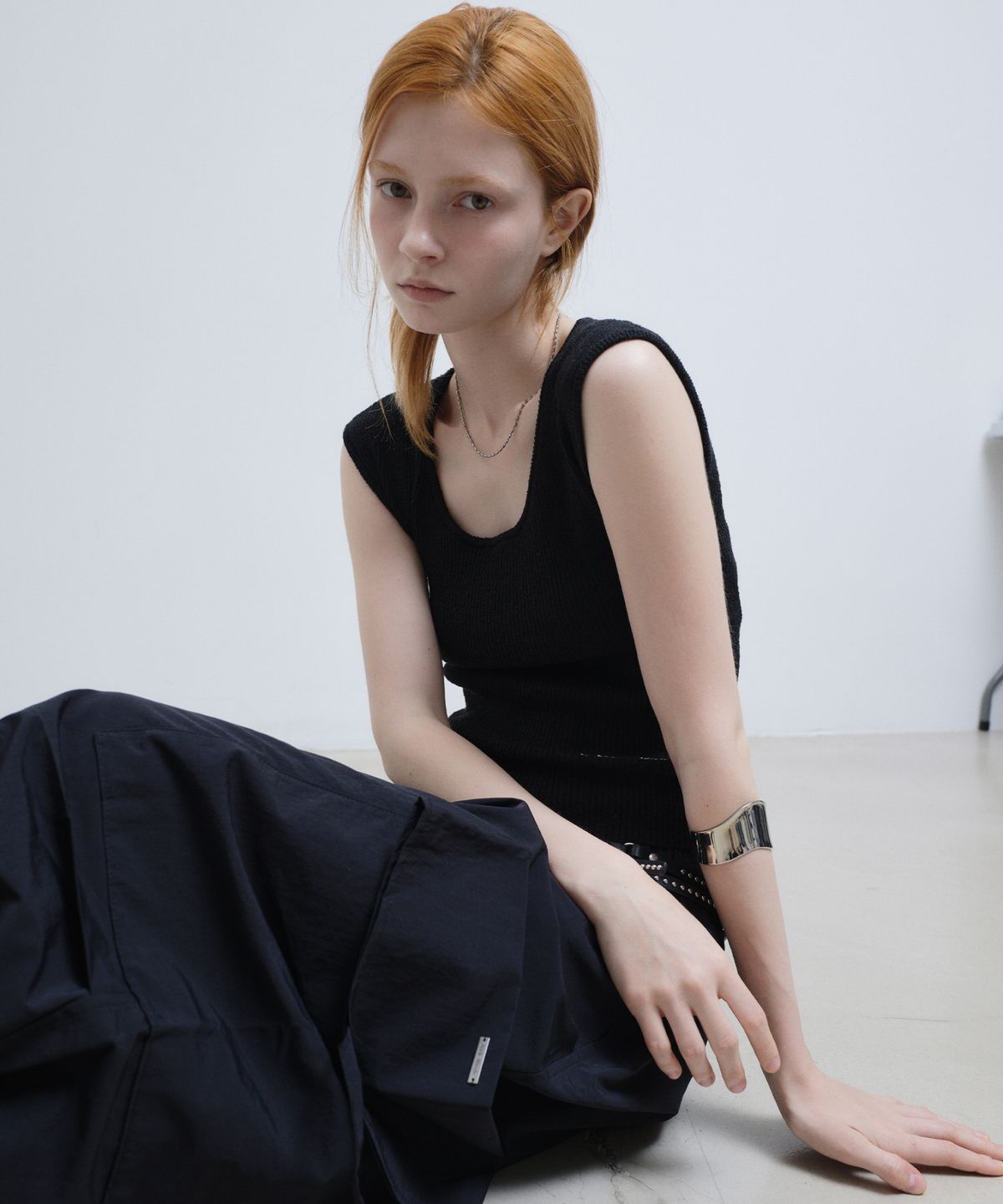 닉앤니콜(NICK&NICOLE) BOUCLE U-NECK SLEEVELESS_BLACK