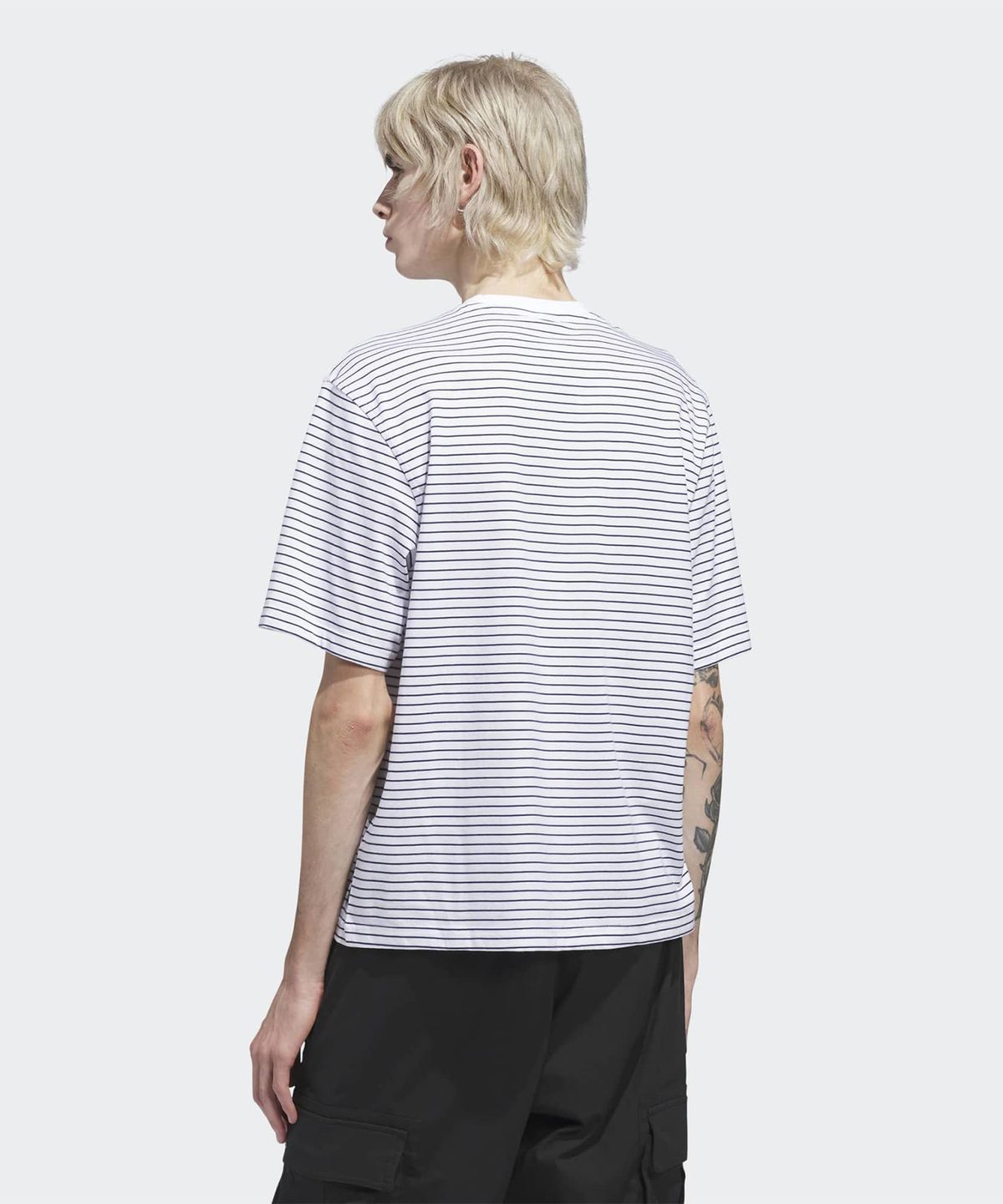 아디다스(ADIDAS) 스케이트보딩 원사 염색 티셔츠 - 화이트:다크블루 / KC6291