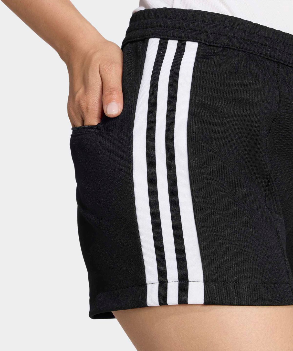 아디다스(ADIDAS) 클래식 숏 팬츠 - 블랙:화이트 / KD7971