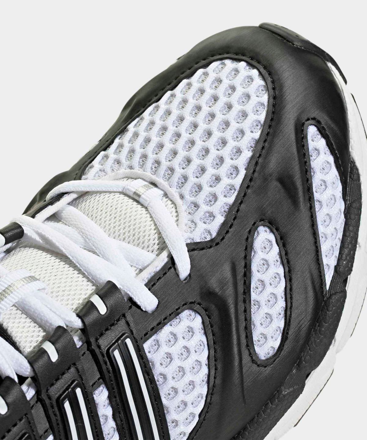 아디다스(ADIDAS) 아디스타 MLD - 화이트:블랙:실버 / KZ6835