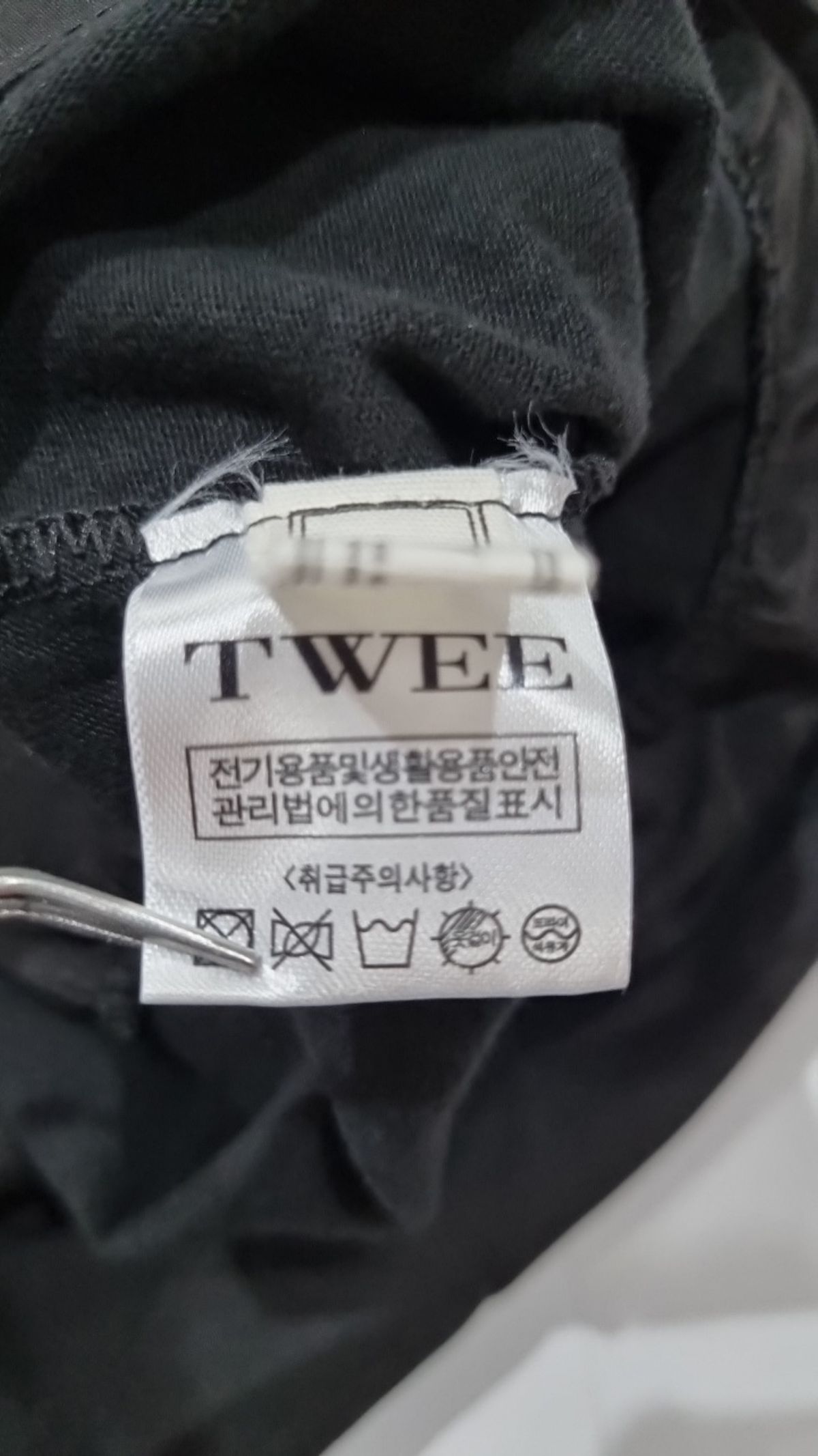 트위(TWEE) 나시/민소매 티셔츠