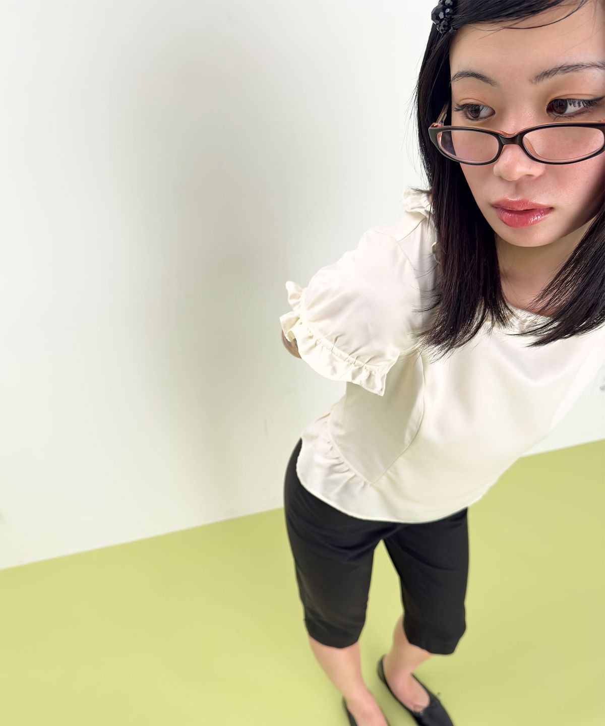 니히(NIEEH) Glow Frill Blouse (Ivory)