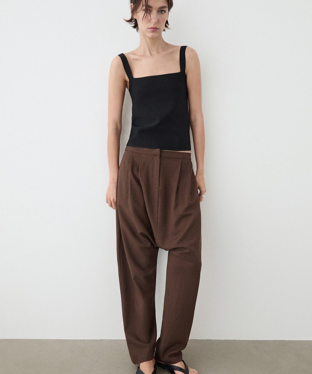 마시모두띠(MASSIMO DUTTI) 스퀘어 넥 스트랩 탑