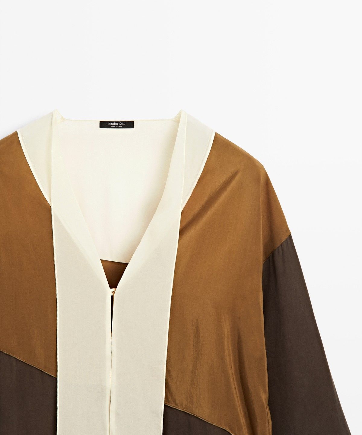 마시모두띠(MASSIMO DUTTI) 트라이컬러 플루이드 셔츠