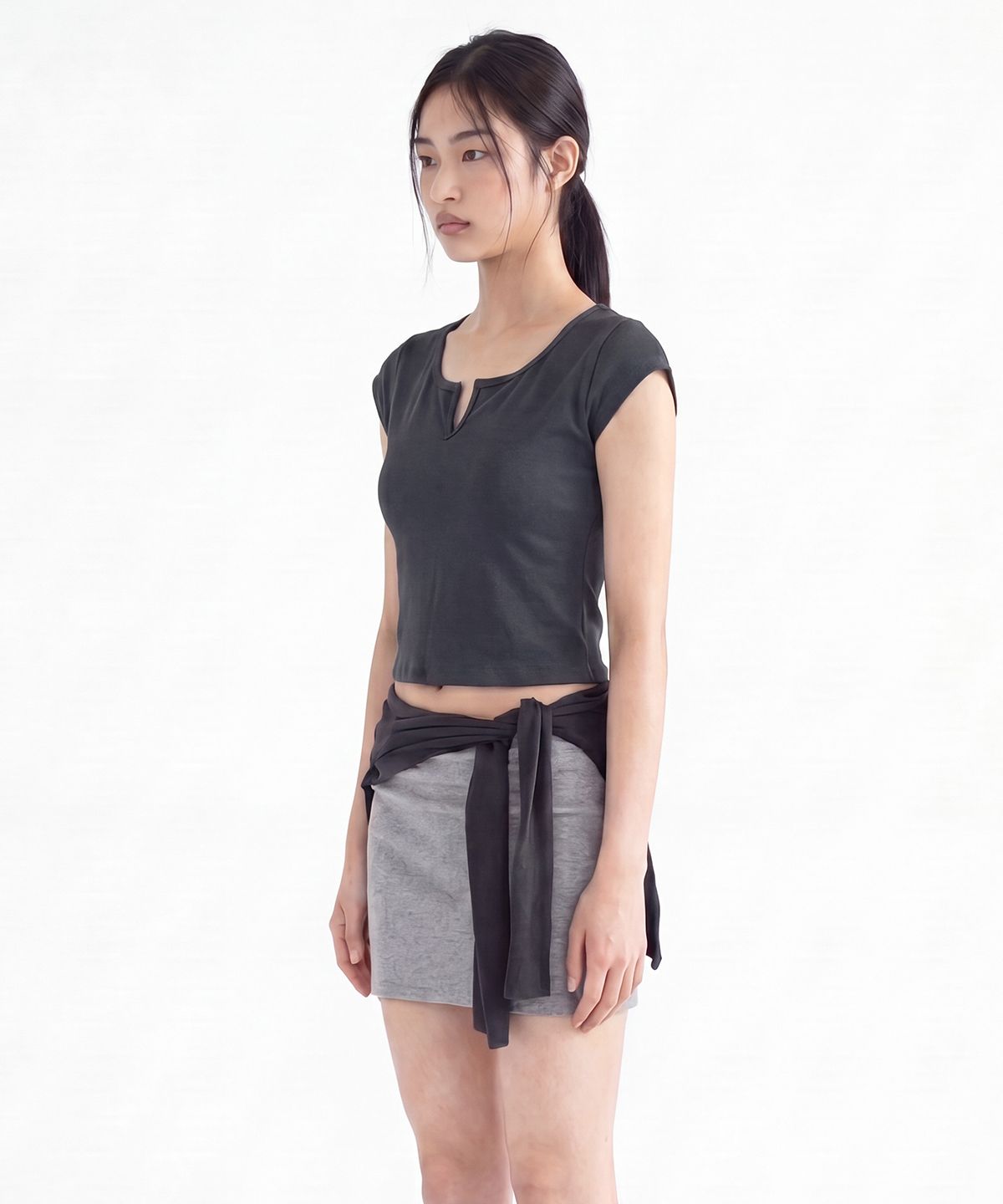 젬젬파라디(GEMGEM PARADIS) 보니 크롭탑 CHARCOAL