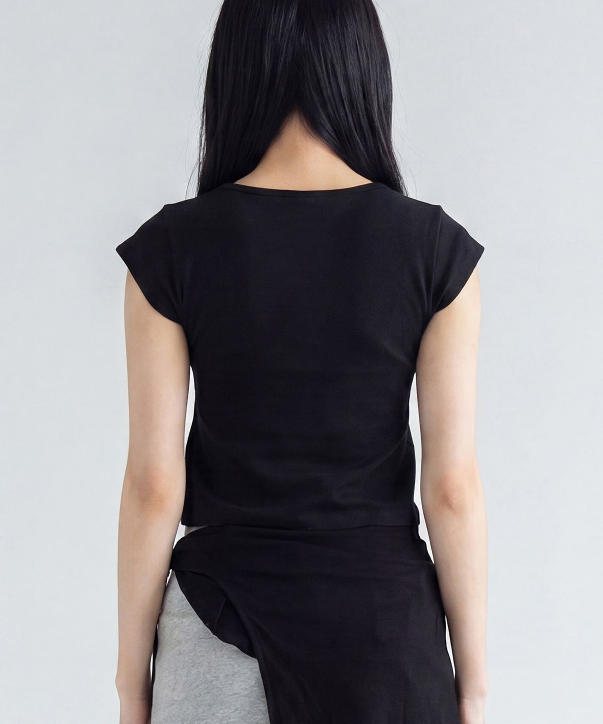 젬젬파라디(GEMGEM PARADIS) 보니 크롭탑 BLACK
