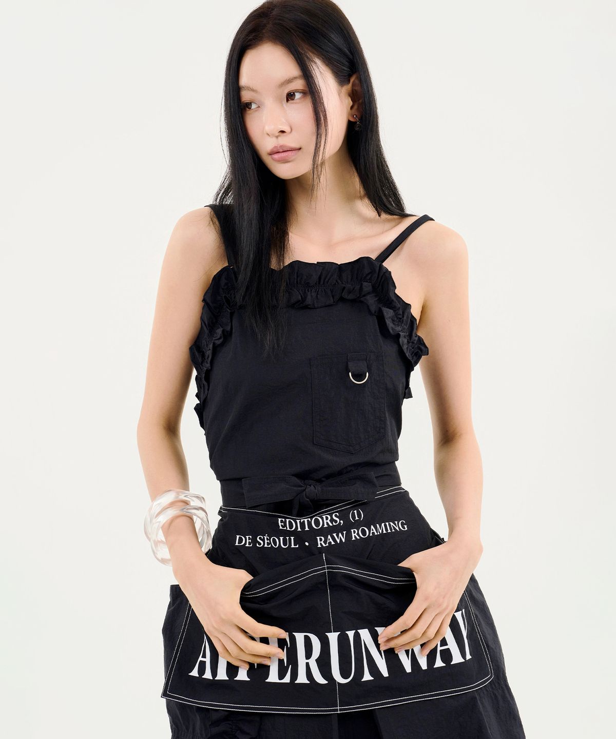 에이프런웨이(AIFERUNWAY) 레터링 하프랩 에이프런