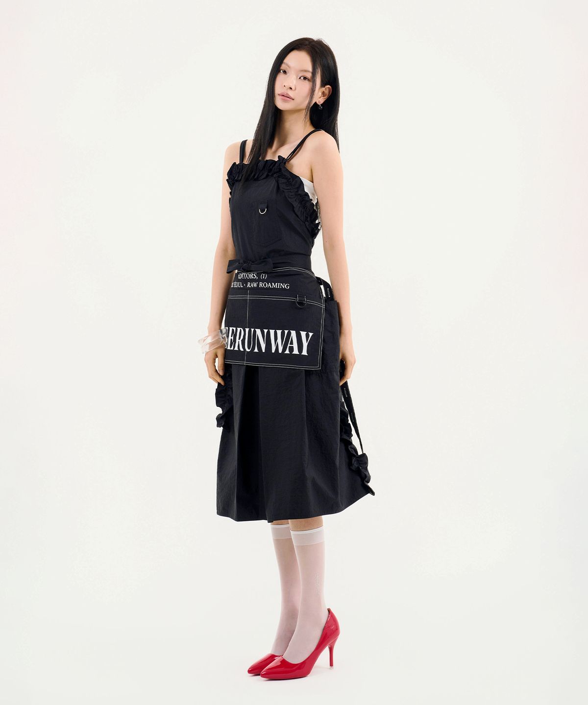 에이프런웨이(AIFERUNWAY) 레터링 하프랩 에이프런