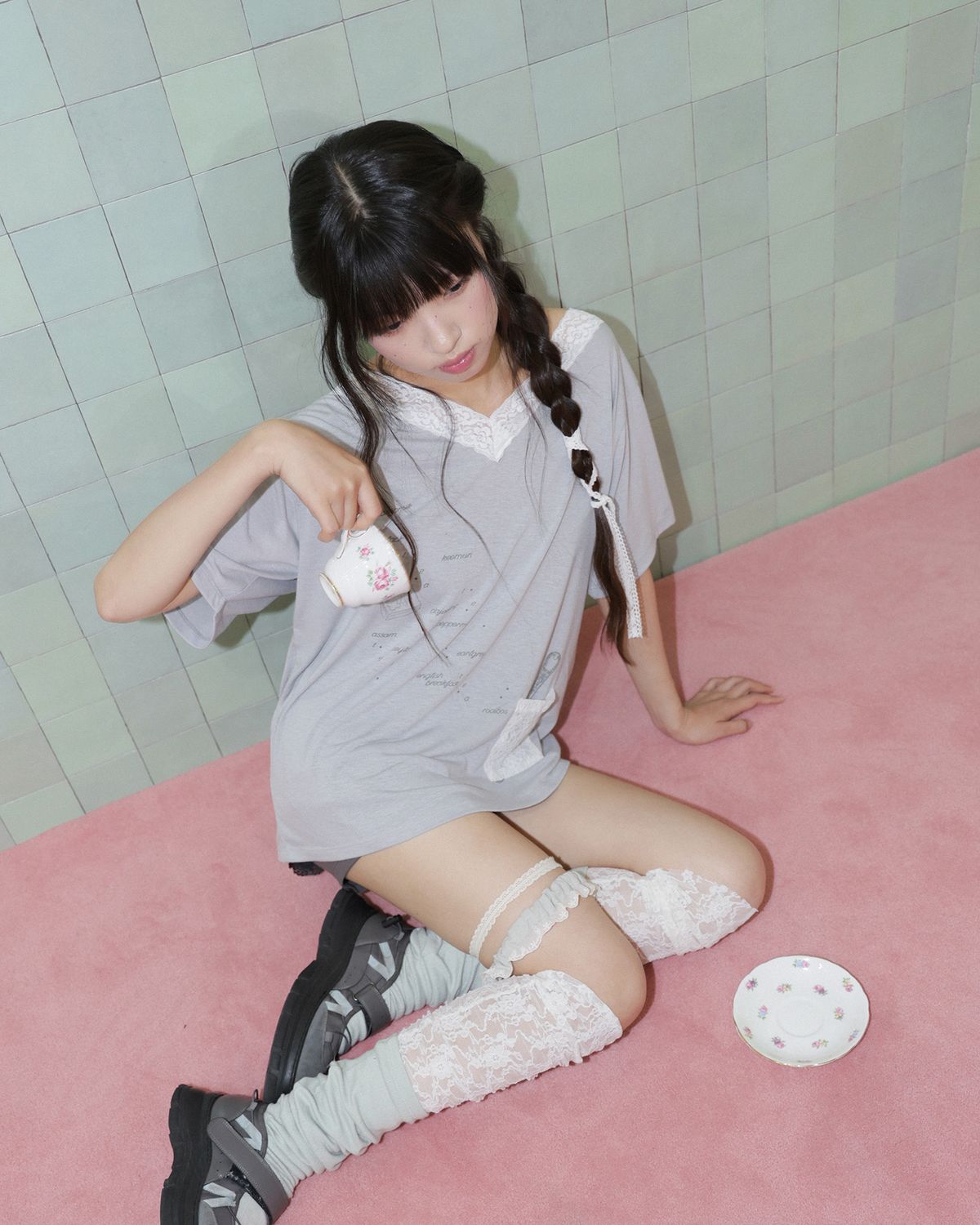 페이즈드(FAZED) 티 다이어리 브이넥 탑_그레이