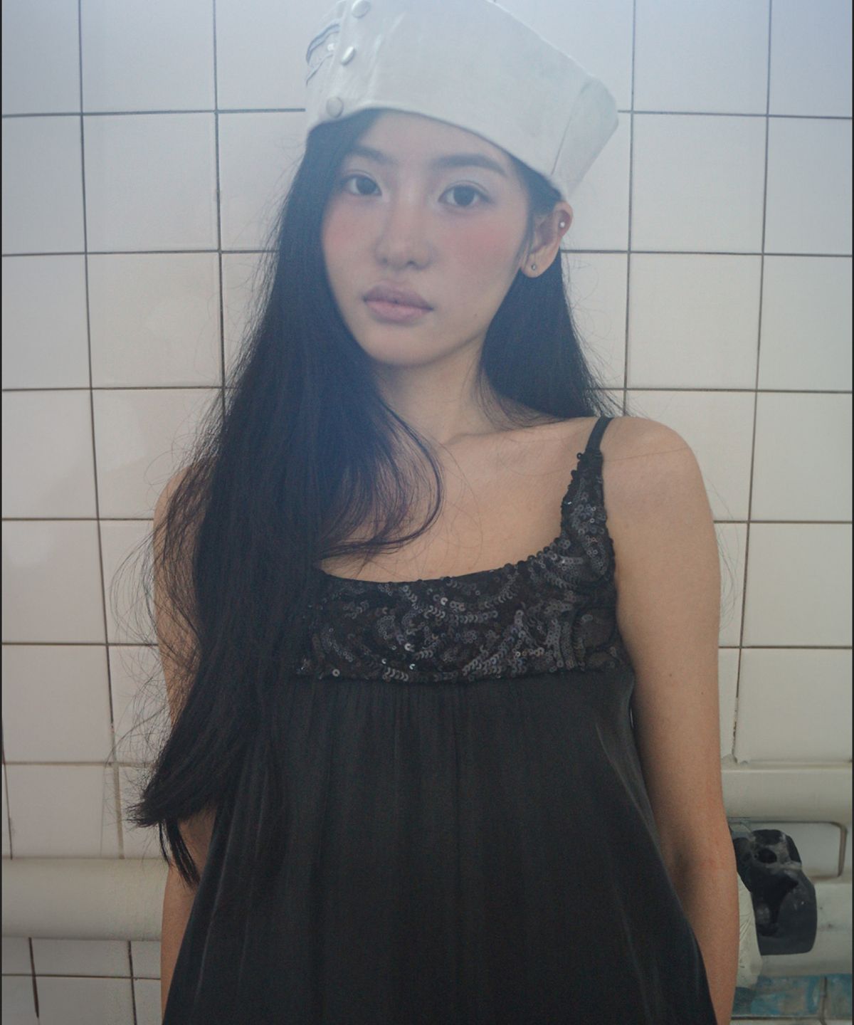 뮤즈뮤지엄(MUSEMUSEUM) Sequin Satin Dress - Black