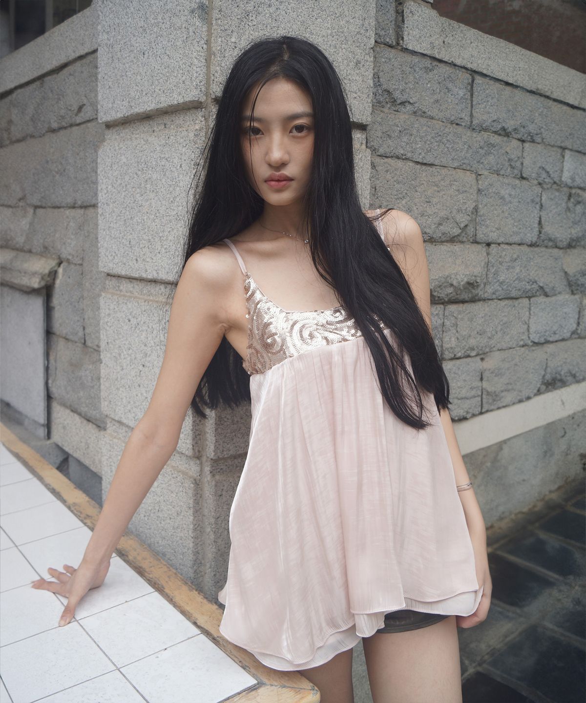뮤즈뮤지엄(MUSEMUSEUM) Sequin Satin Dress - Pink