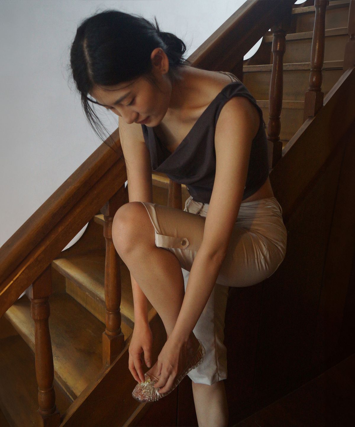 뮤즈뮤지엄(MUSEMUSEUM) Beaded Strap Draped Cami - Charcoal