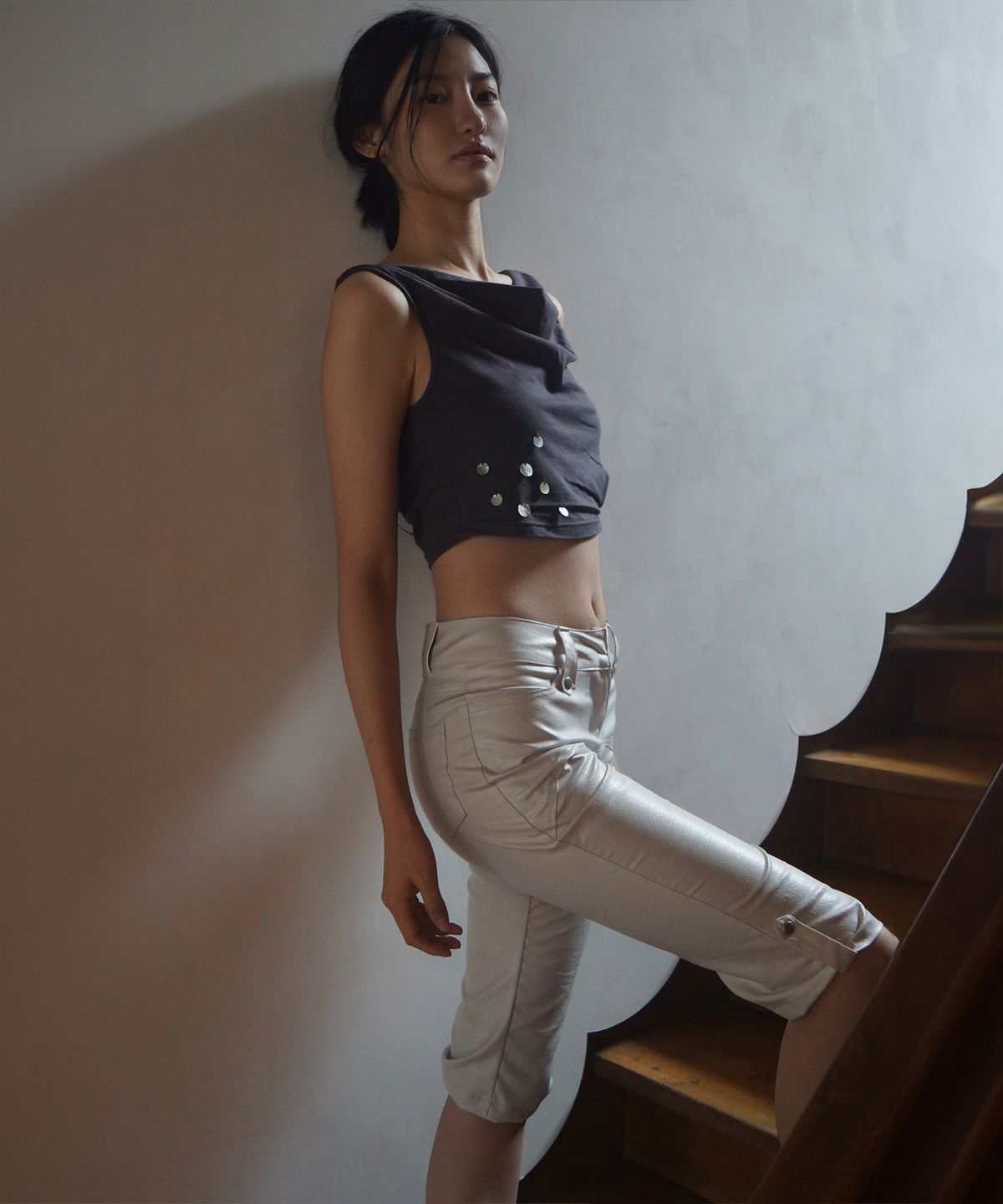 뮤즈뮤지엄(MUSEMUSEUM) Coated Faux Leather Capri Pants