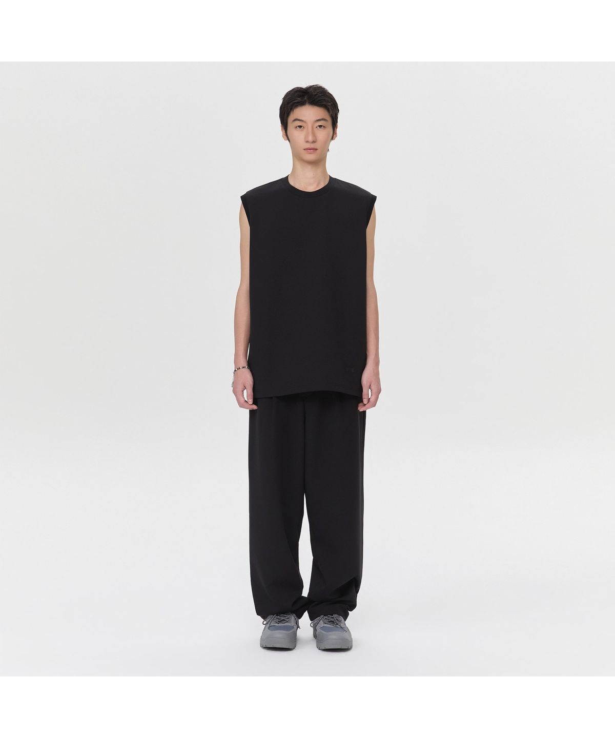 커스텀멜로우(CUSTOMELLOW) Black Woven Sleeveless T-shirt CWTAM26611BKX