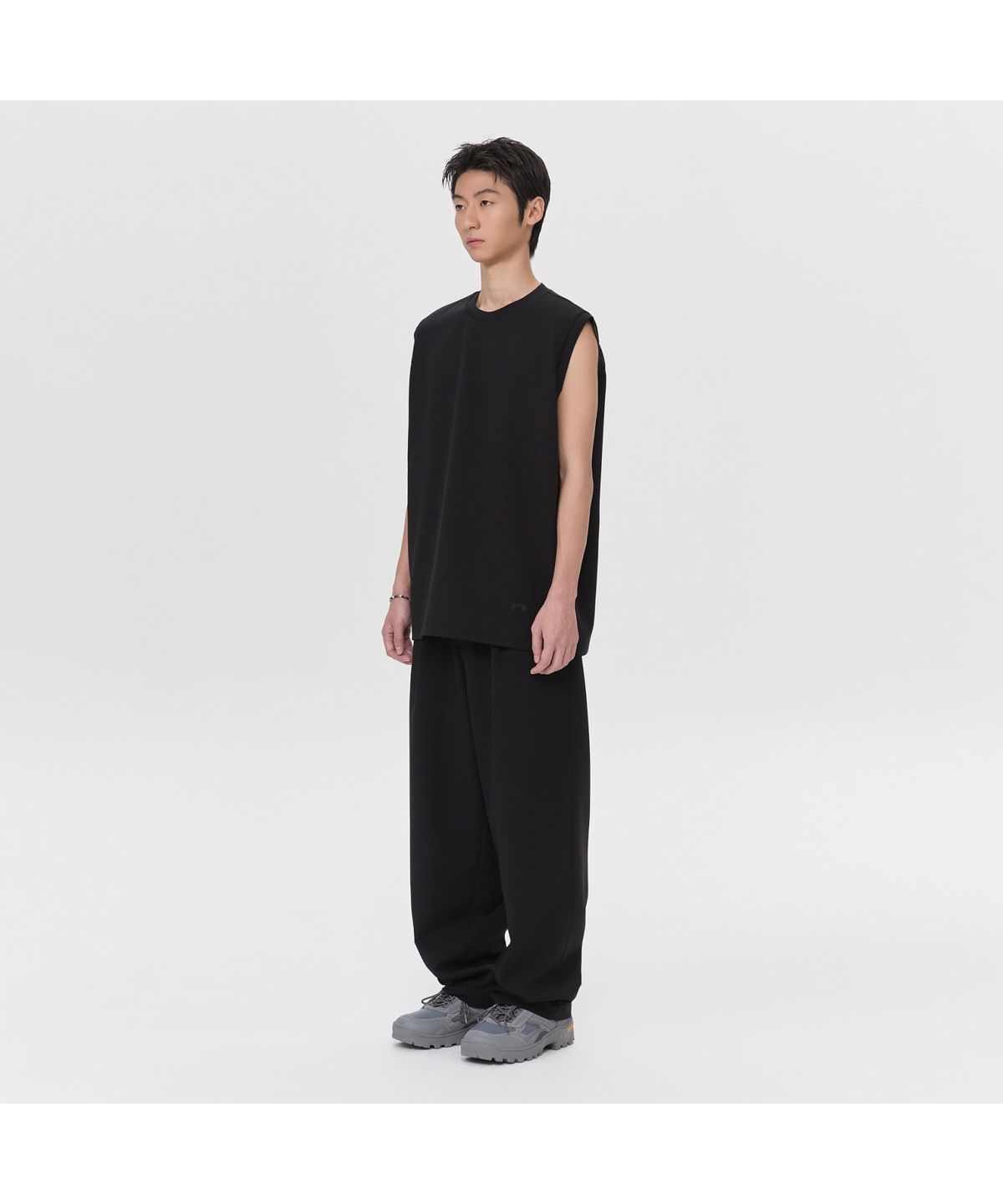 커스텀멜로우(CUSTOMELLOW) Black Woven Sleeveless T-shirt CWTAM26611BKX