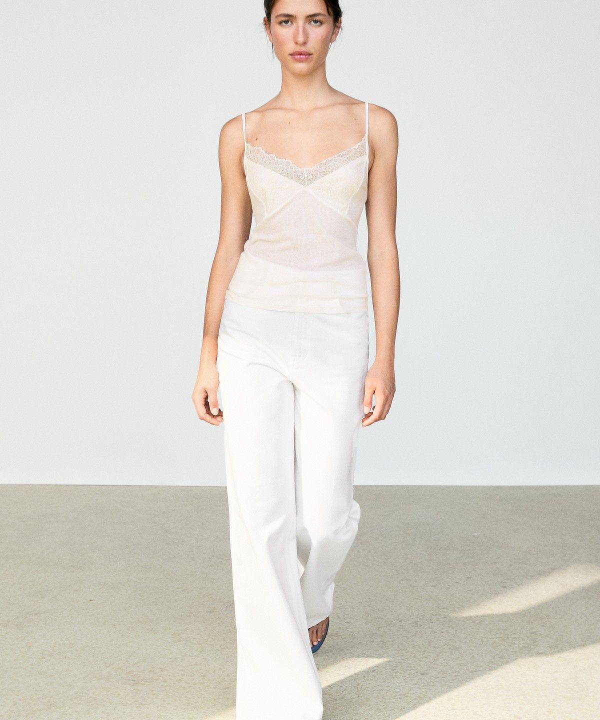 마시모두띠(MASSIMO DUTTI) 레이스 디테일 캐미솔 탑