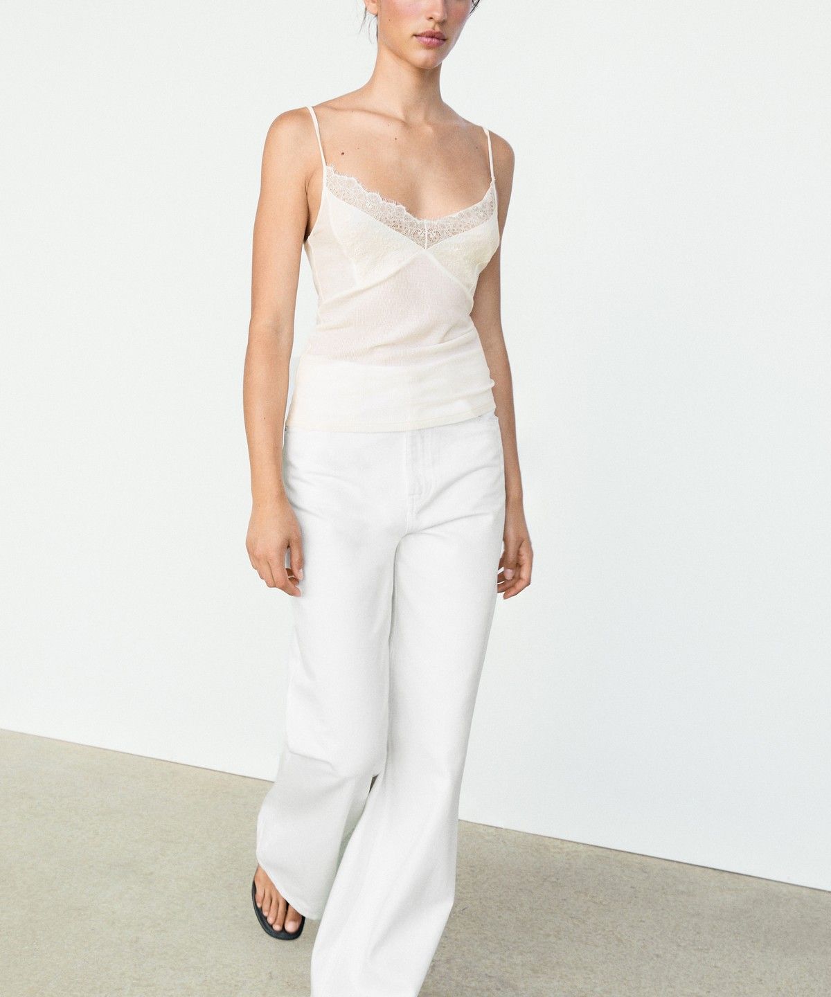 마시모두띠(MASSIMO DUTTI) 레이스 디테일 캐미솔 탑