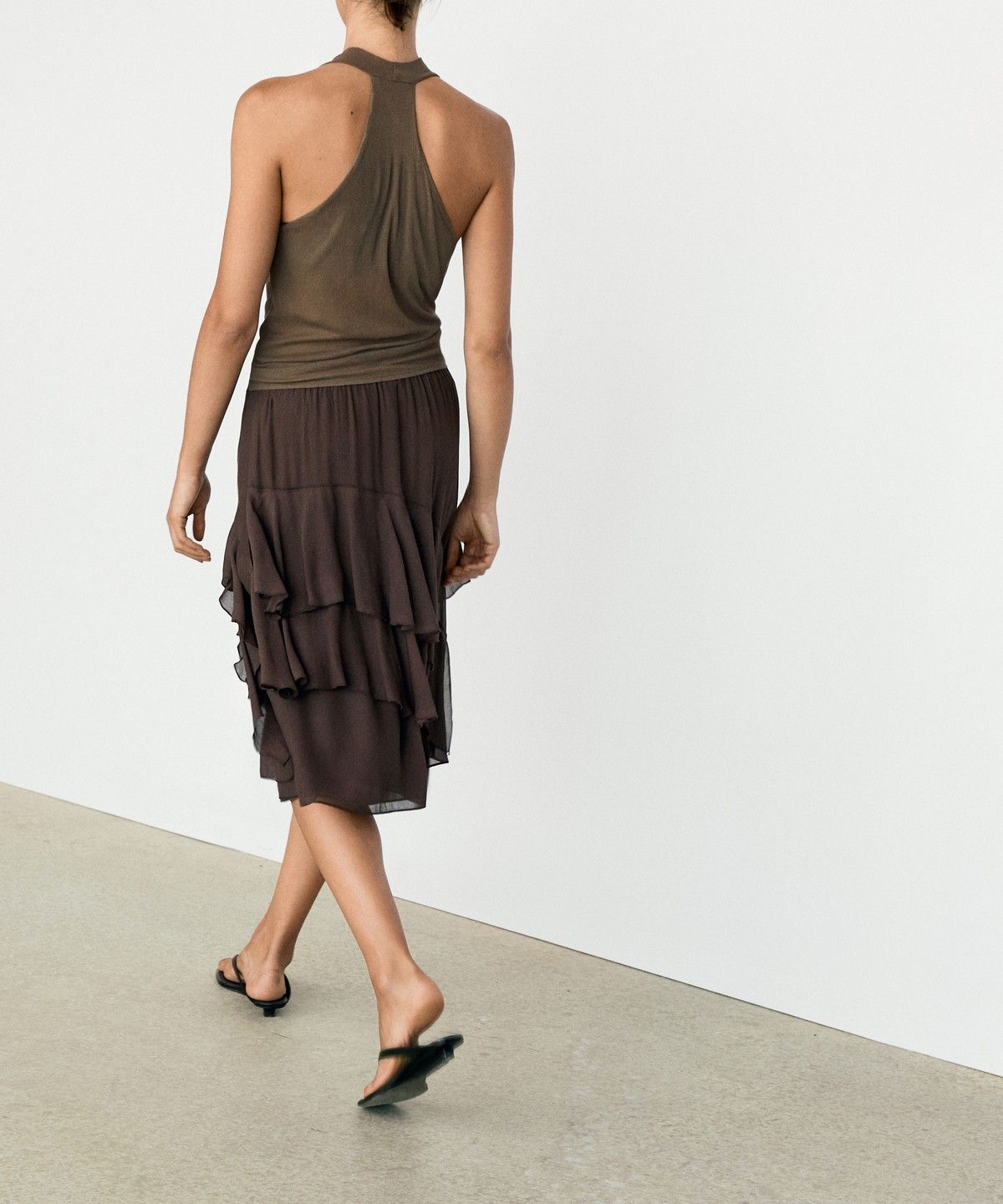 마시모두띠(MASSIMO DUTTI) 프릴 디테일 플루이드 미디 스커트