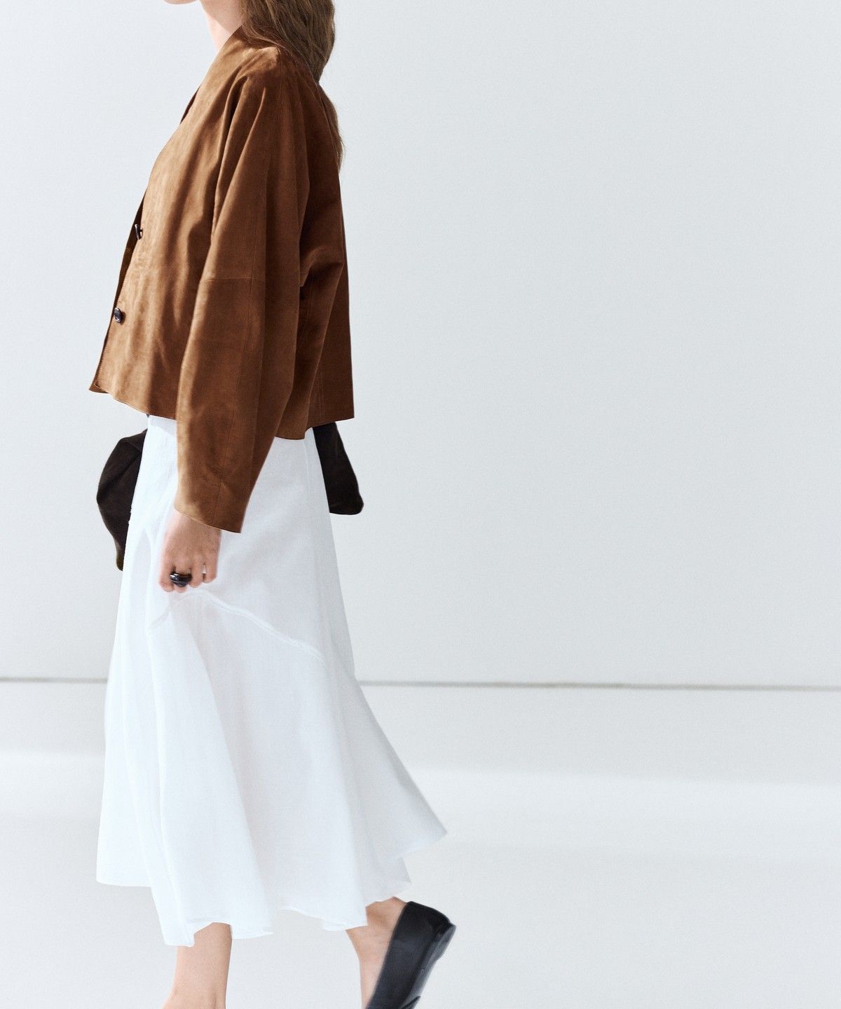 마시모두띠(MASSIMO DUTTI) 패널 디테일 플루이드 미디 스커트