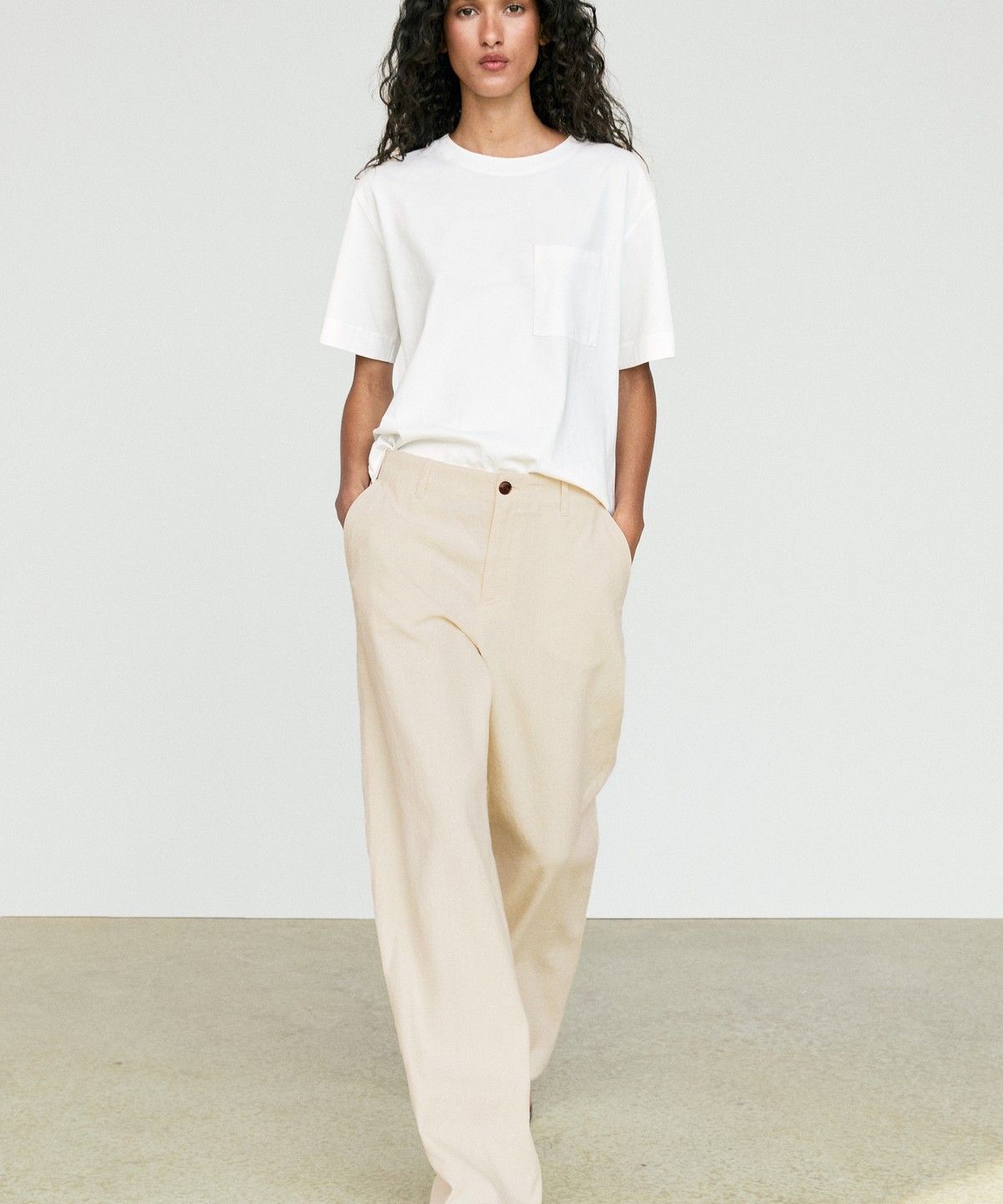 마시모두띠(MASSIMO DUTTI) 포켓 디테일 반팔 티셔츠